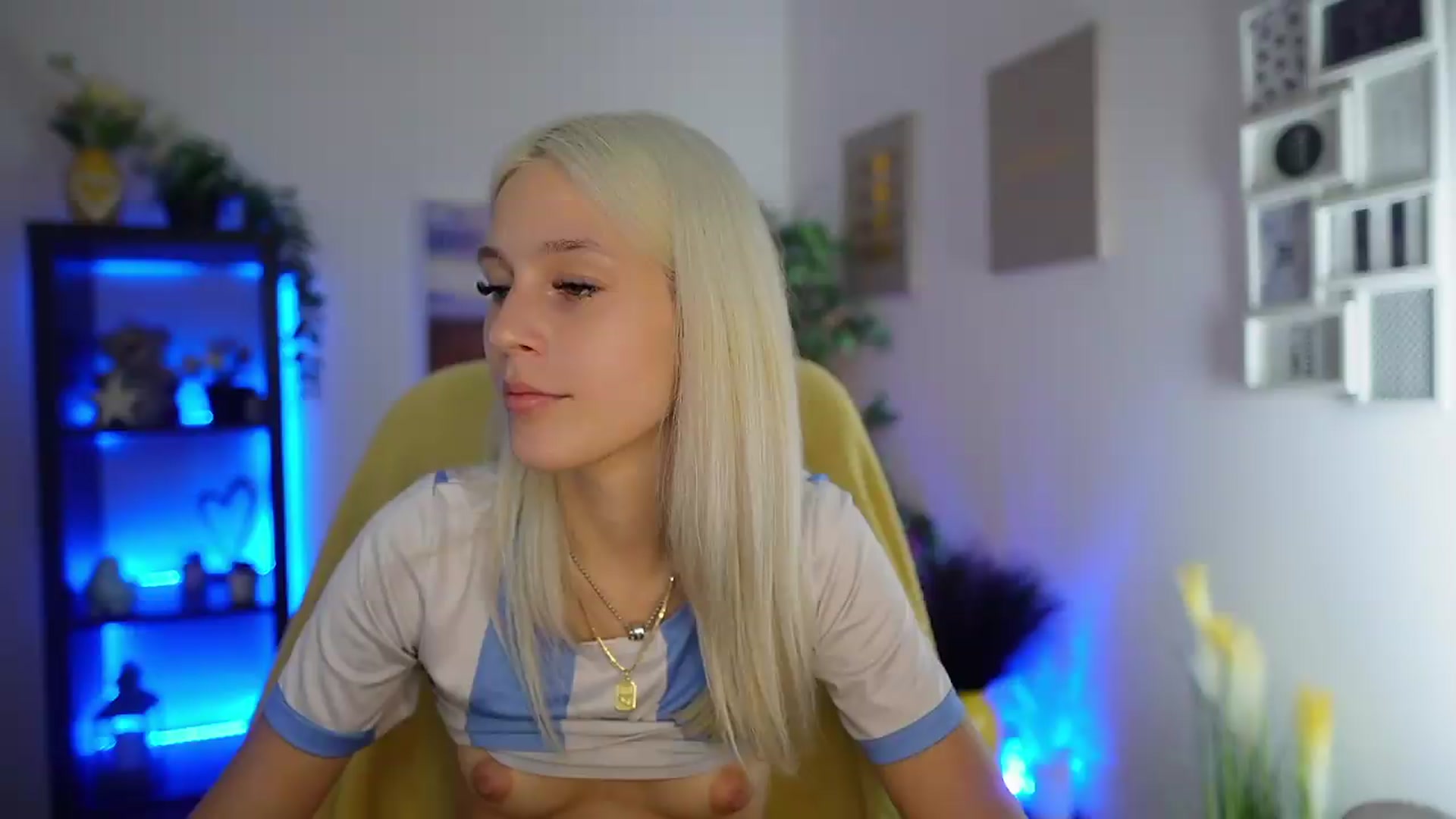 Gallery image thumbnail from Luna_Grace18's myfreecams stream on, 07/06/2026, 15:27 image 3 of 20