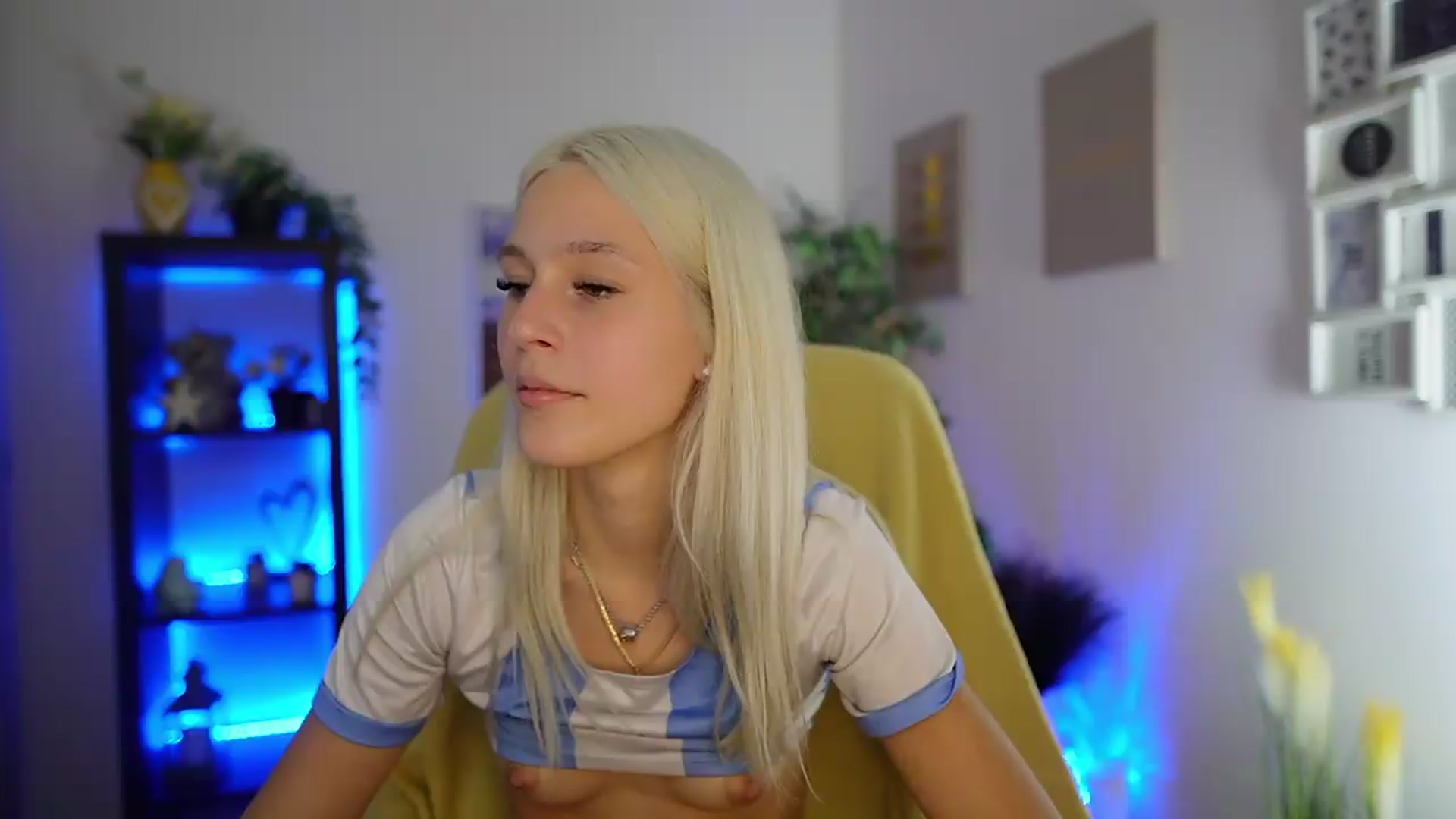 Gallery image thumbnail from Luna_Grace18's myfreecams stream on, 07/06/2026, 16:35 image 5 of 20