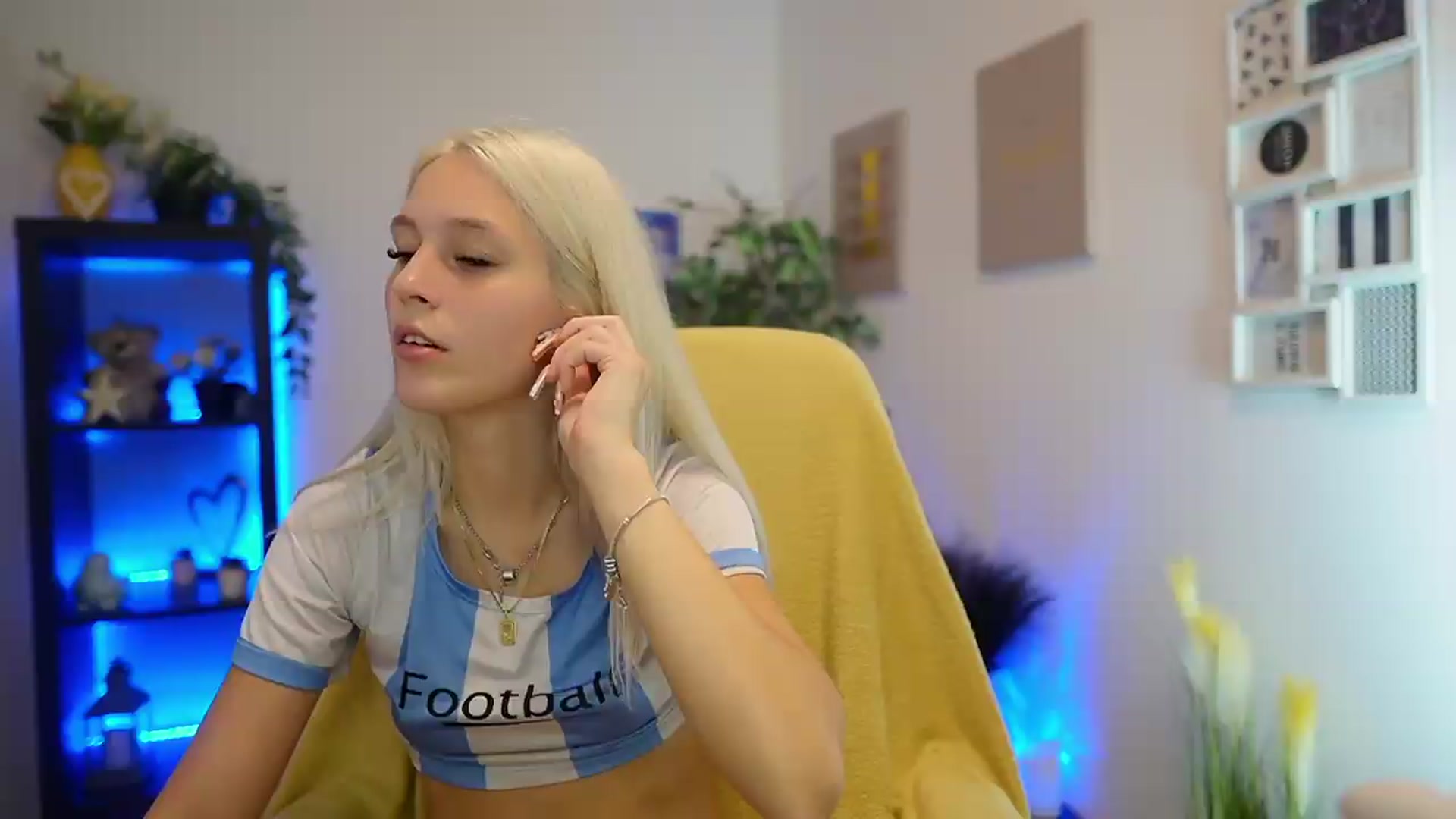 Gallery image thumbnail from Luna_Grace18's myfreecams stream on, 07/06/2026, 17:34 image 3 of 20