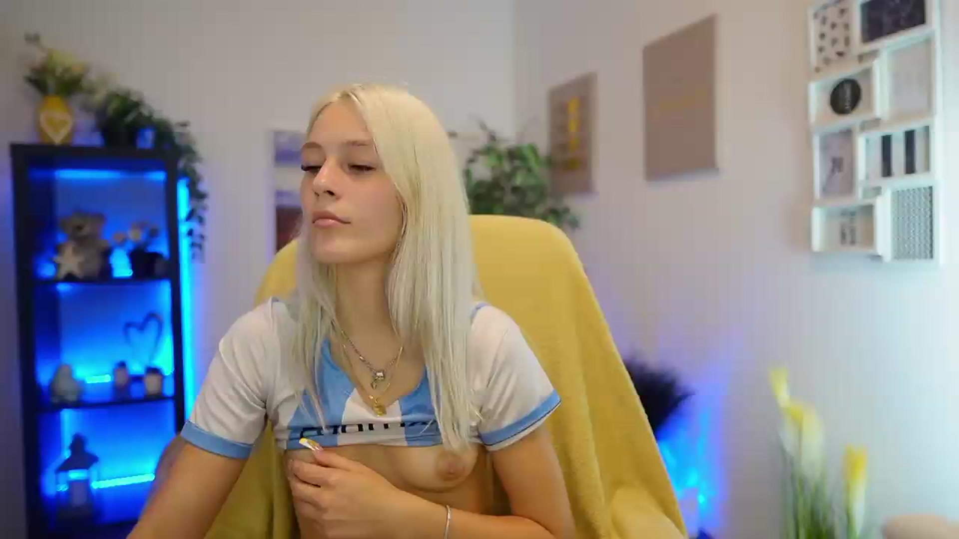 Gallery image thumbnail from Luna_Grace18's myfreecams stream on, 07/06/2026, 17:34 image 10 of 20