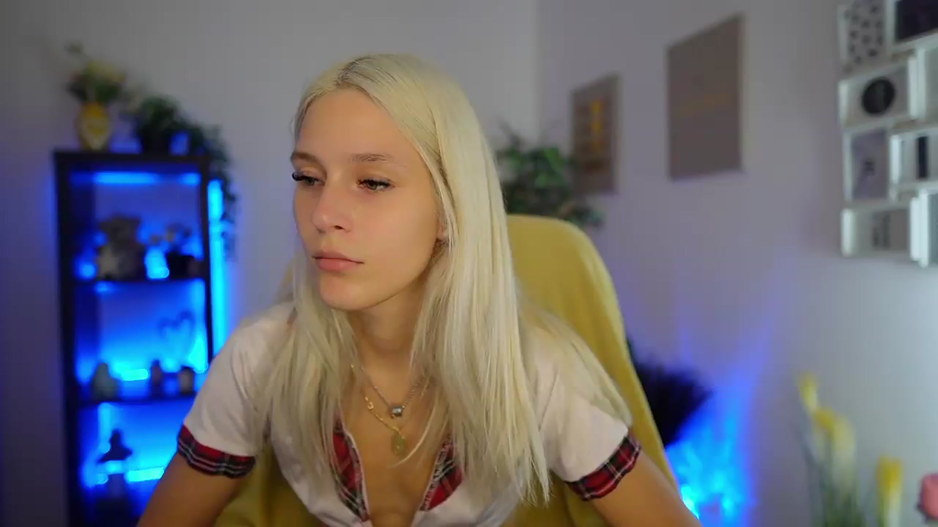 Gallery image thumbnail from Luna_Grace18's myfreecams stream on, 07/08/2026, 12:20 image 14 of 20
