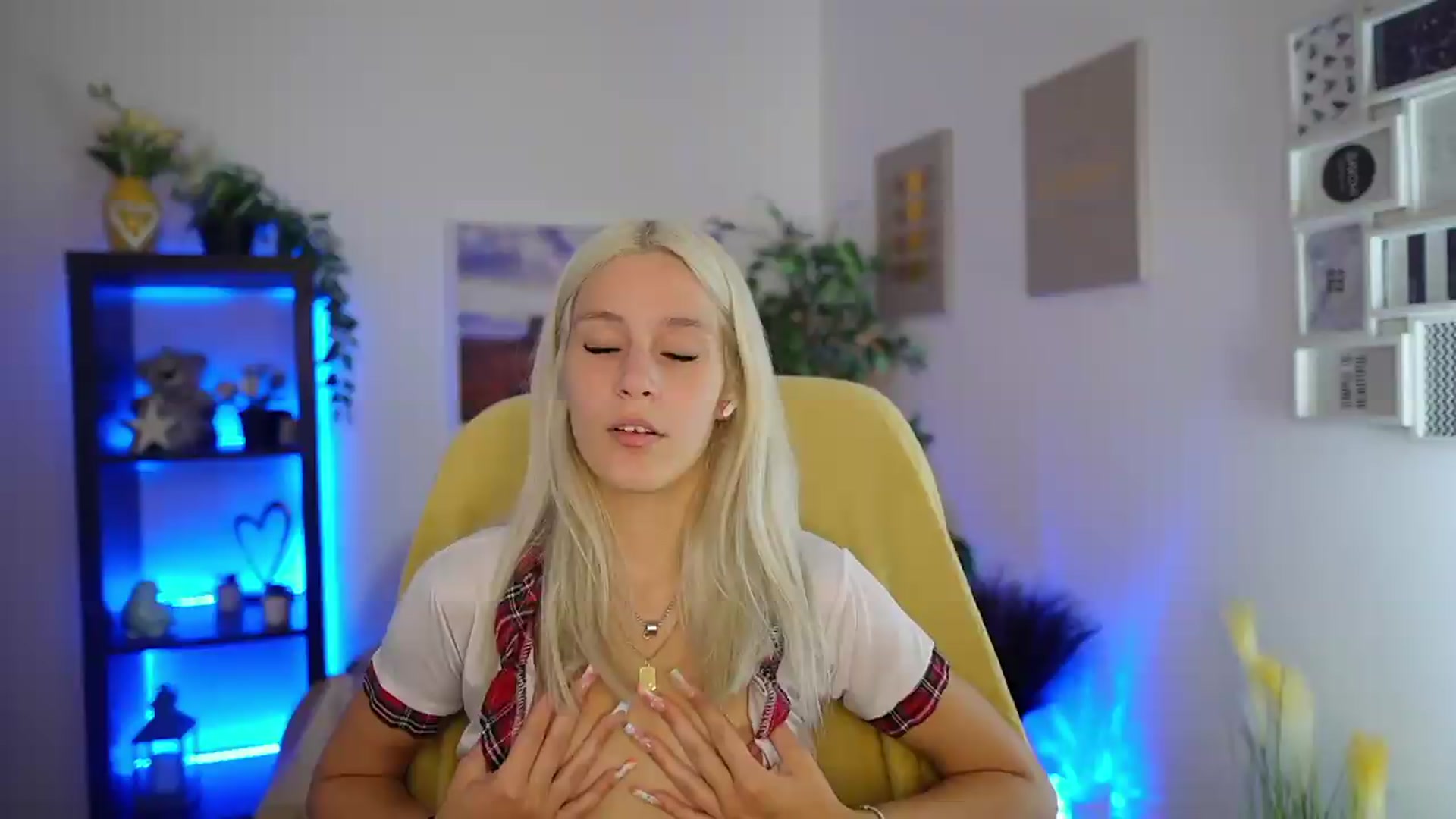 Gallery image thumbnail from Luna_Grace18's myfreecams stream on, 07/08/2026, 12:54 image 20 of 20