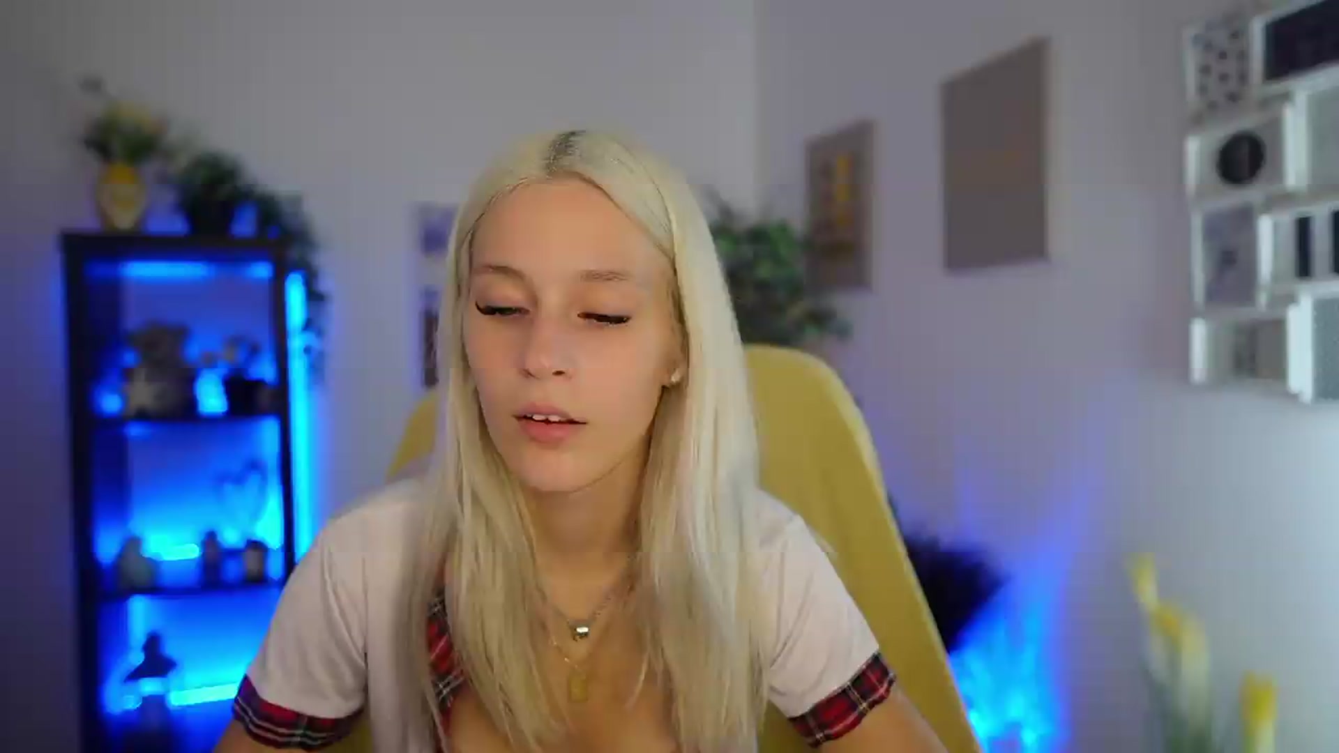 Gallery image thumbnail from Luna_Grace18's myfreecams stream on, 07/08/2026, 12:54 image 12 of 20