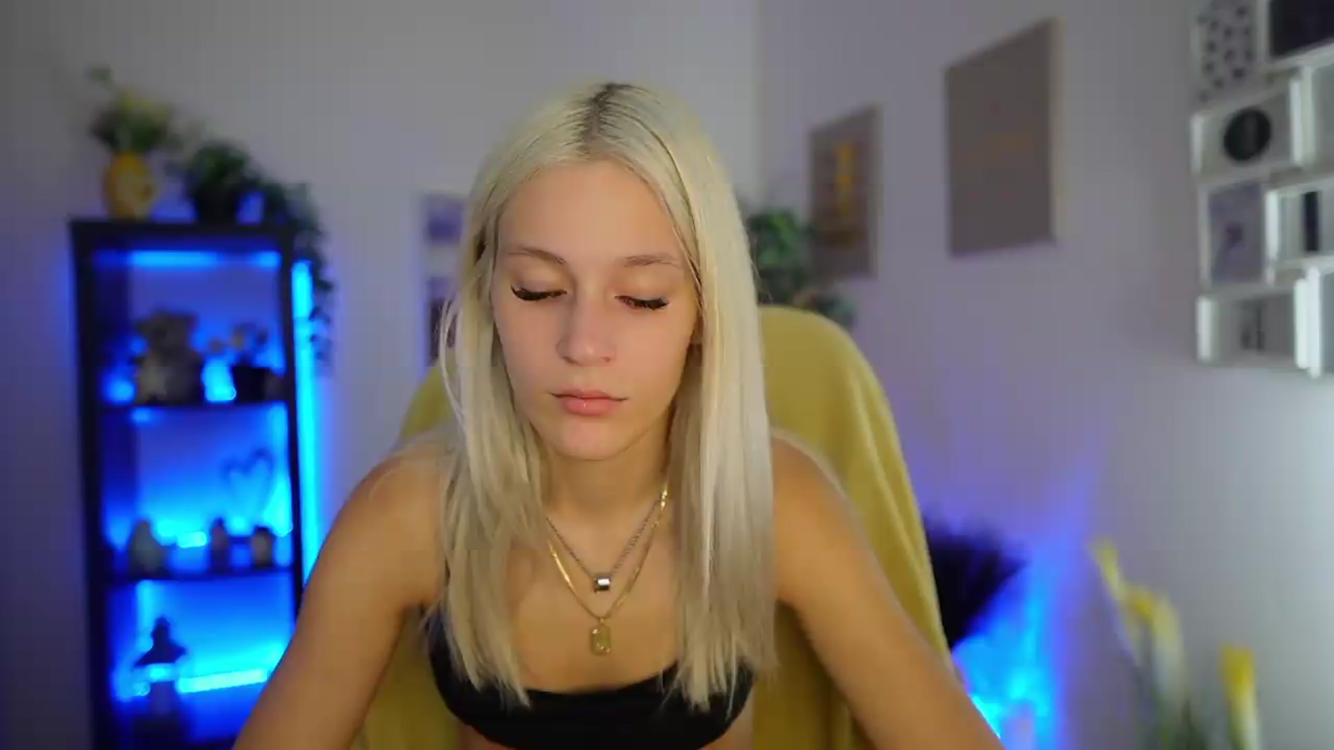 Gallery image thumbnail from Luna_Grace18's myfreecams stream on, 07/09/2026, 12:29 image 2 of 20
