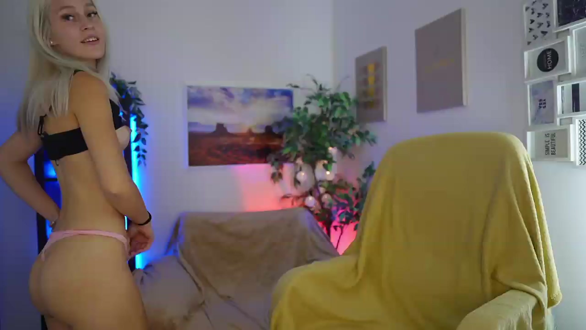Gallery image thumbnail from Luna_Grace18's myfreecams stream on, 07/09/2026, 12:29 image 15 of 20