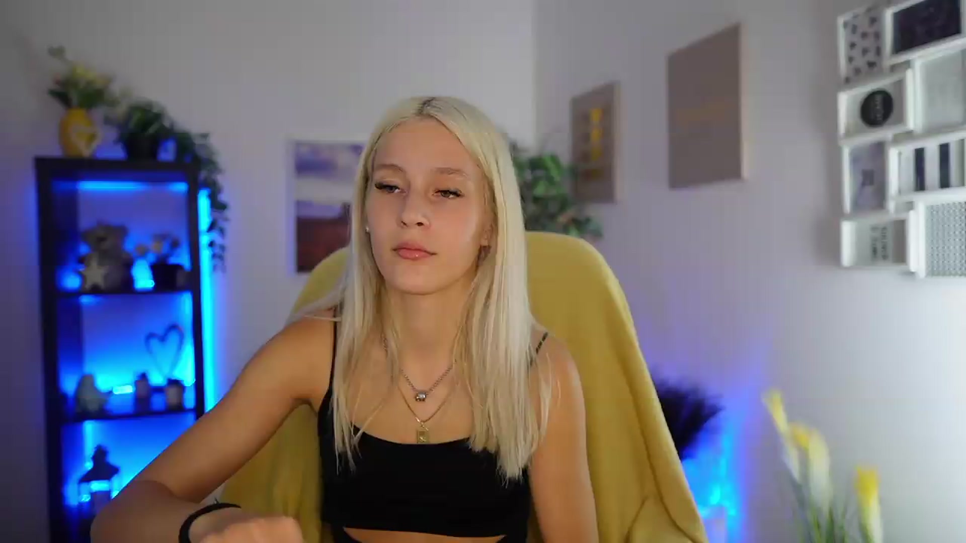 Gallery image thumbnail from Luna_Grace18's myfreecams stream on, 07/09/2026, 14:35 image 14 of 20