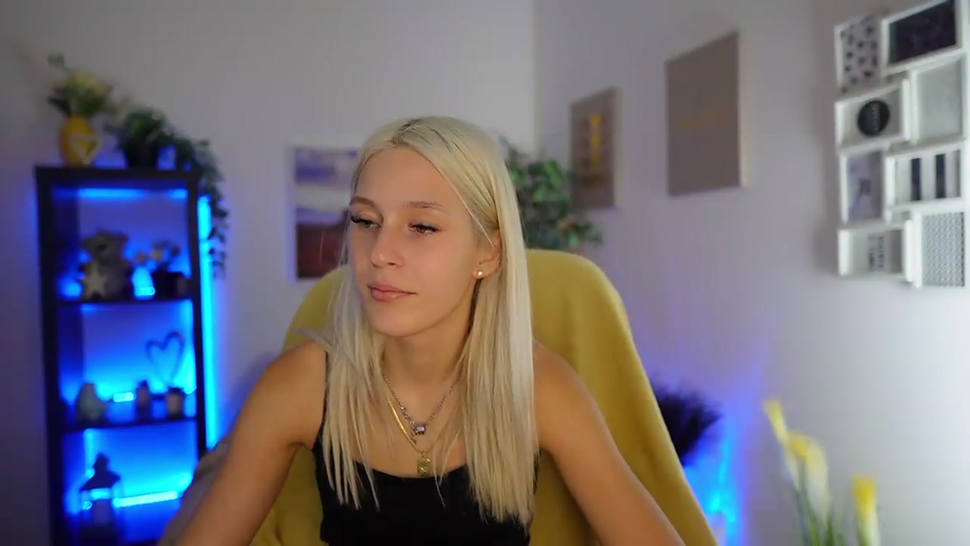 Gallery image thumbnail from Luna_Grace18's myfreecams stream on, 07/09/2026, 15:04 image 12 of 20