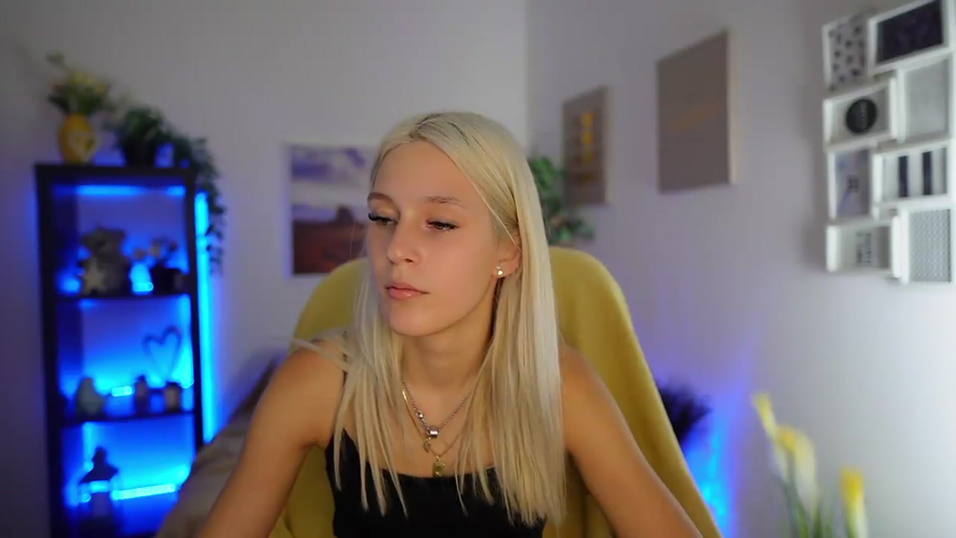 Gallery image thumbnail from Luna_Grace18's myfreecams stream on, 07/09/2026, 15:04 image 17 of 20