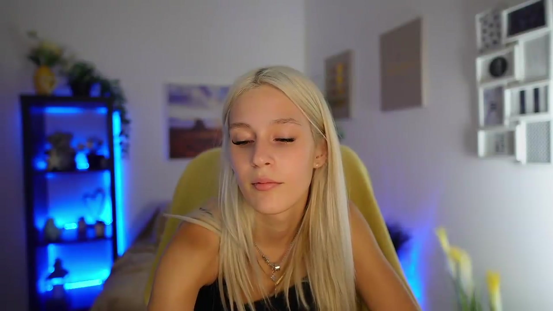 Gallery image thumbnail from Luna_Grace18's myfreecams stream on, 07/09/2026, 15:04 image 16 of 20