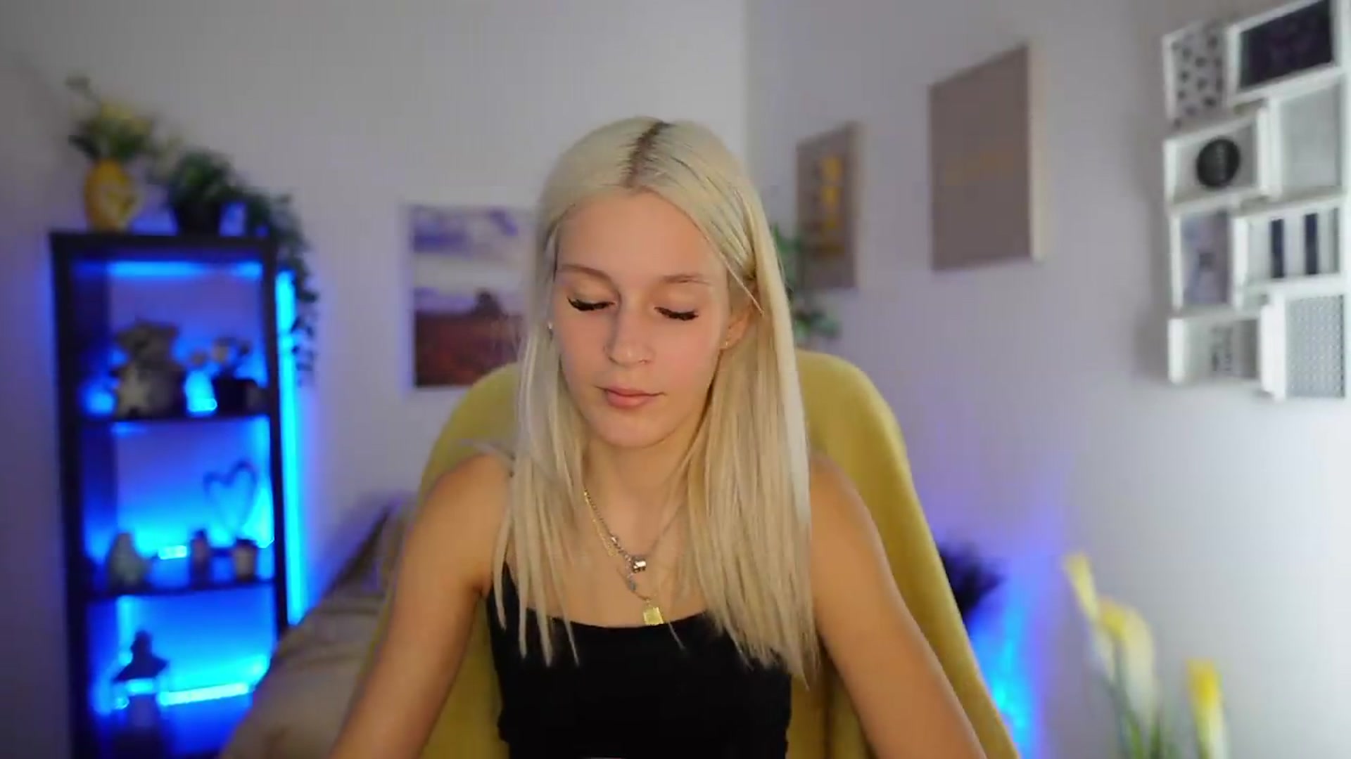 Gallery image thumbnail from Luna_Grace18's myfreecams stream on, 07/09/2026, 15:04 image 15 of 20