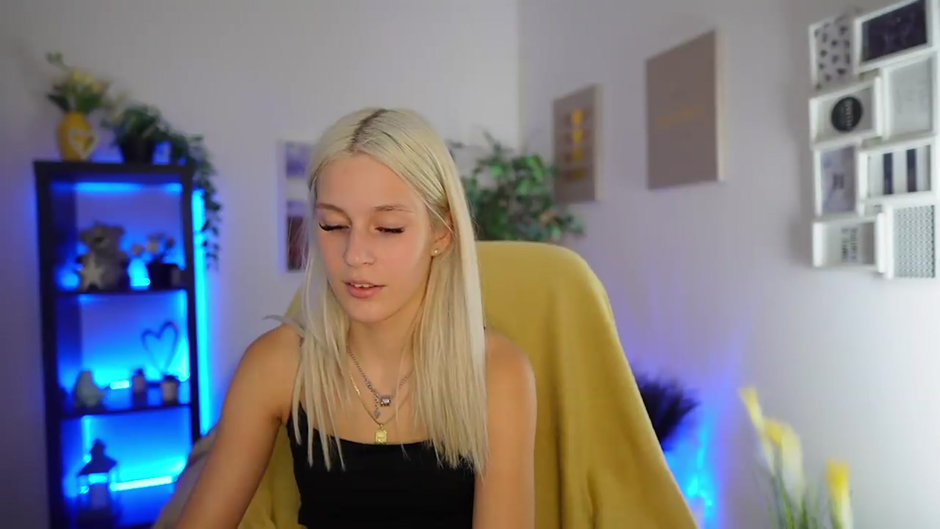 Gallery image thumbnail from Luna_Grace18's myfreecams stream on, 07/09/2026, 15:04 image 14 of 20