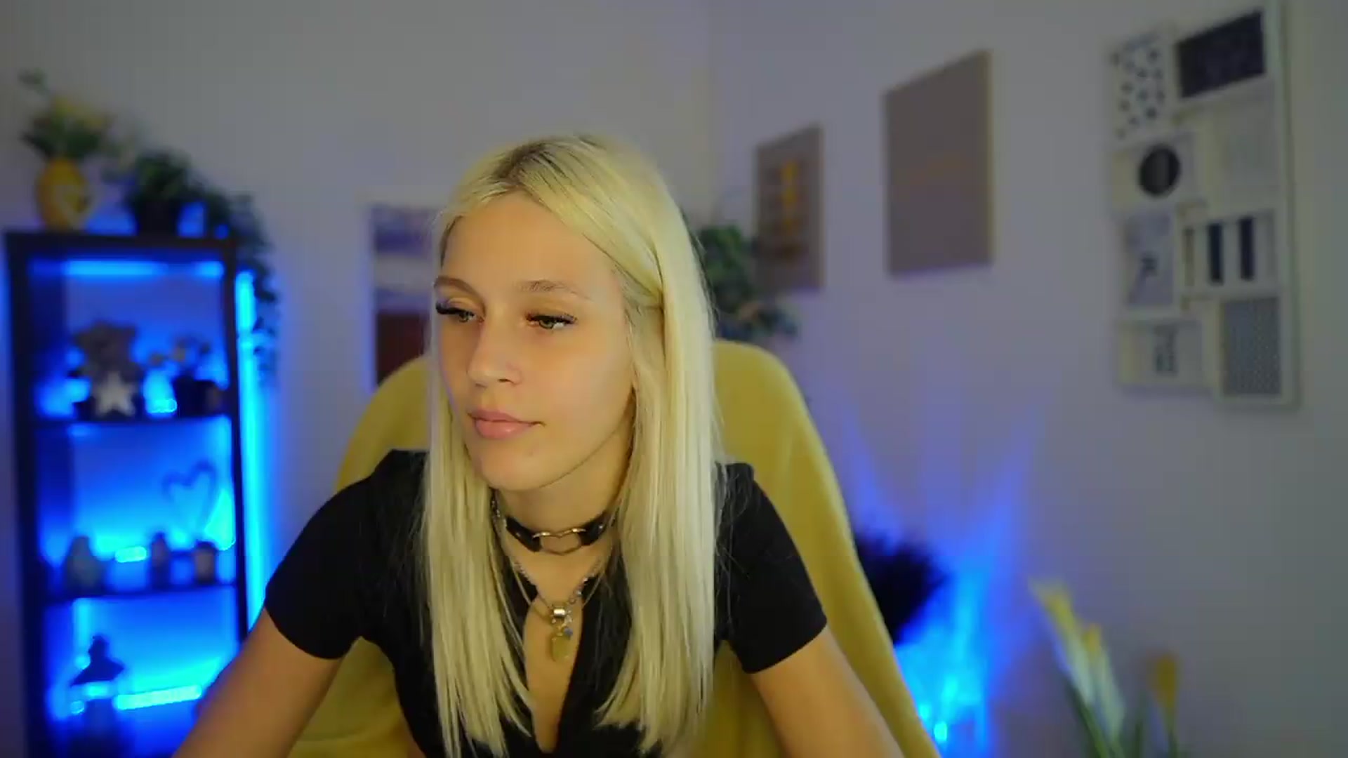 Gallery image thumbnail from Luna_Grace18's myfreecams stream on, 07/20/2026, 15:11 image 10 of 20