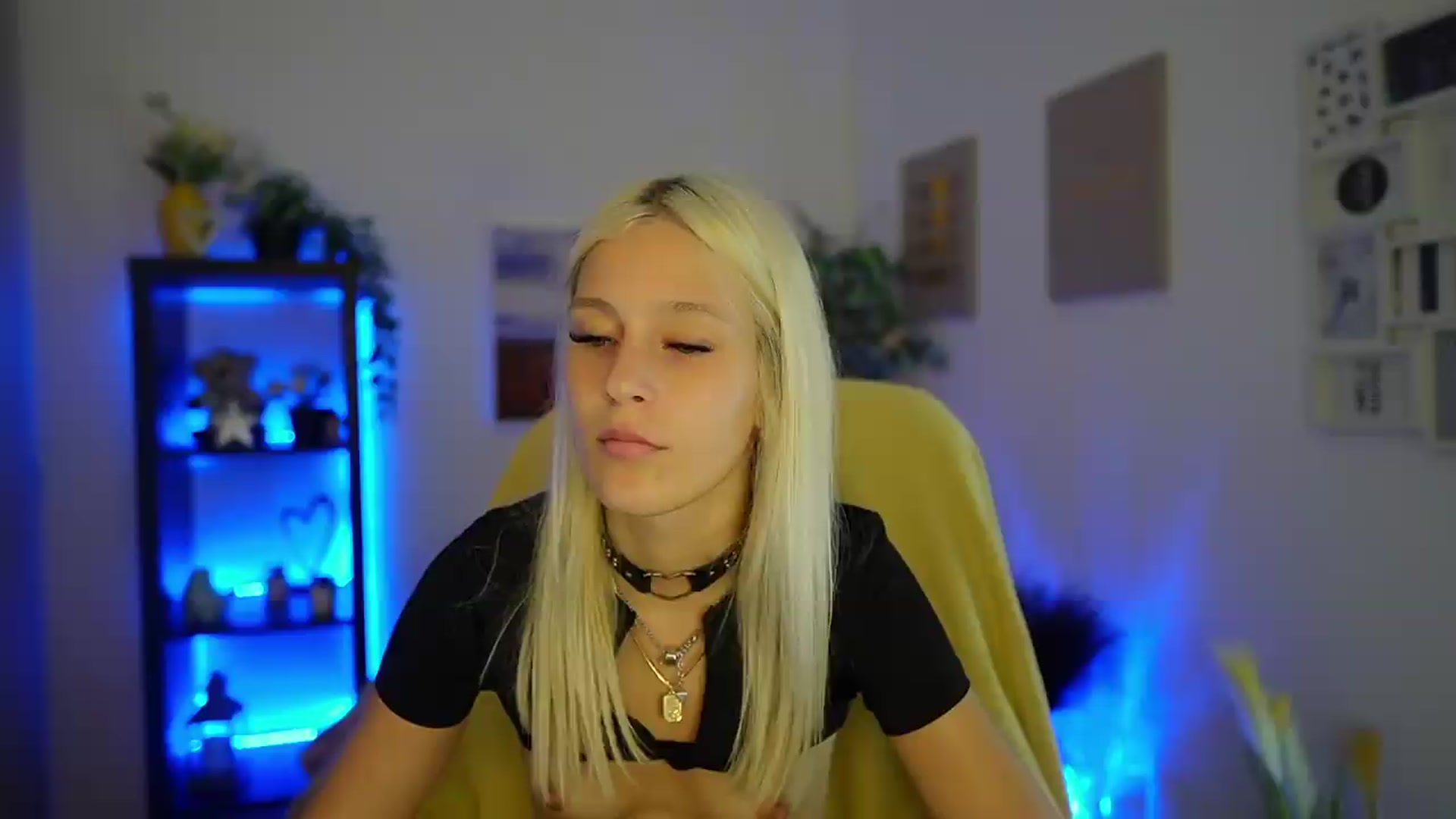 Gallery image thumbnail from Luna_Grace18's myfreecams stream on, 07/20/2026, 15:11 image 19 of 20