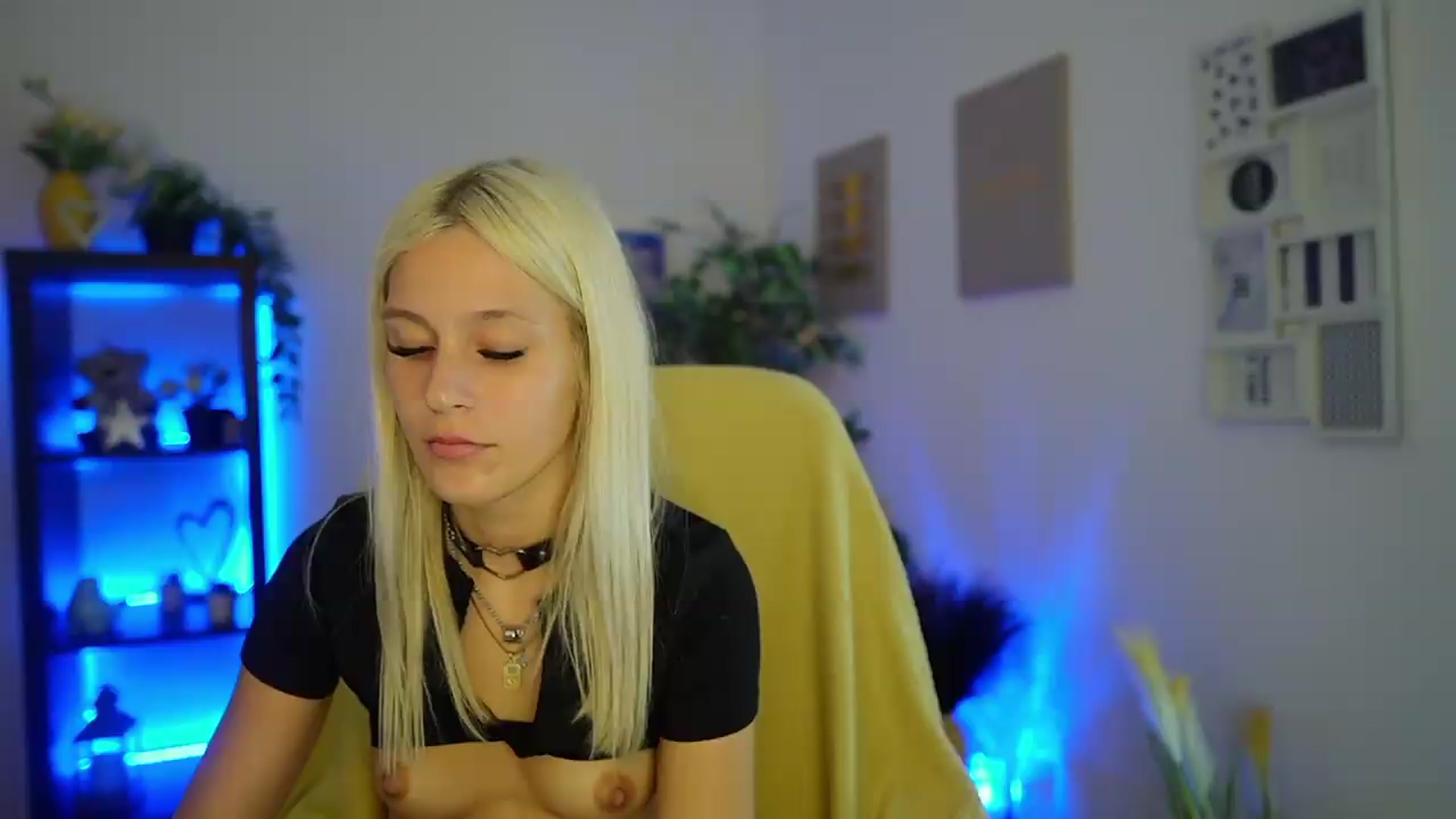Gallery image thumbnail from Luna_Grace18's myfreecams stream on, 07/20/2026, 15:11 image 14 of 20