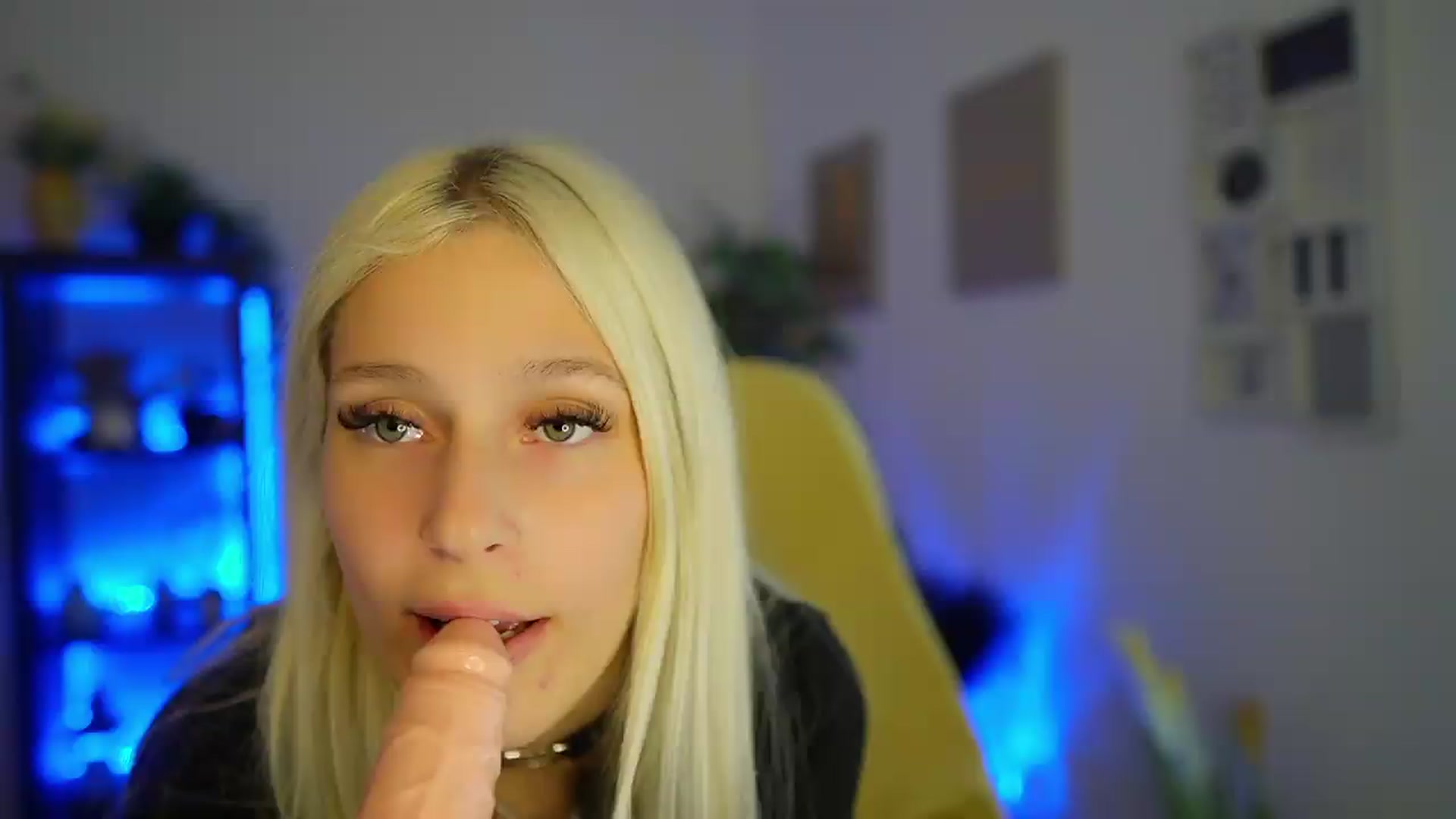 Gallery image thumbnail from Luna_Grace18's myfreecams stream on, 07/20/2026, 17:09 image 2 of 20
