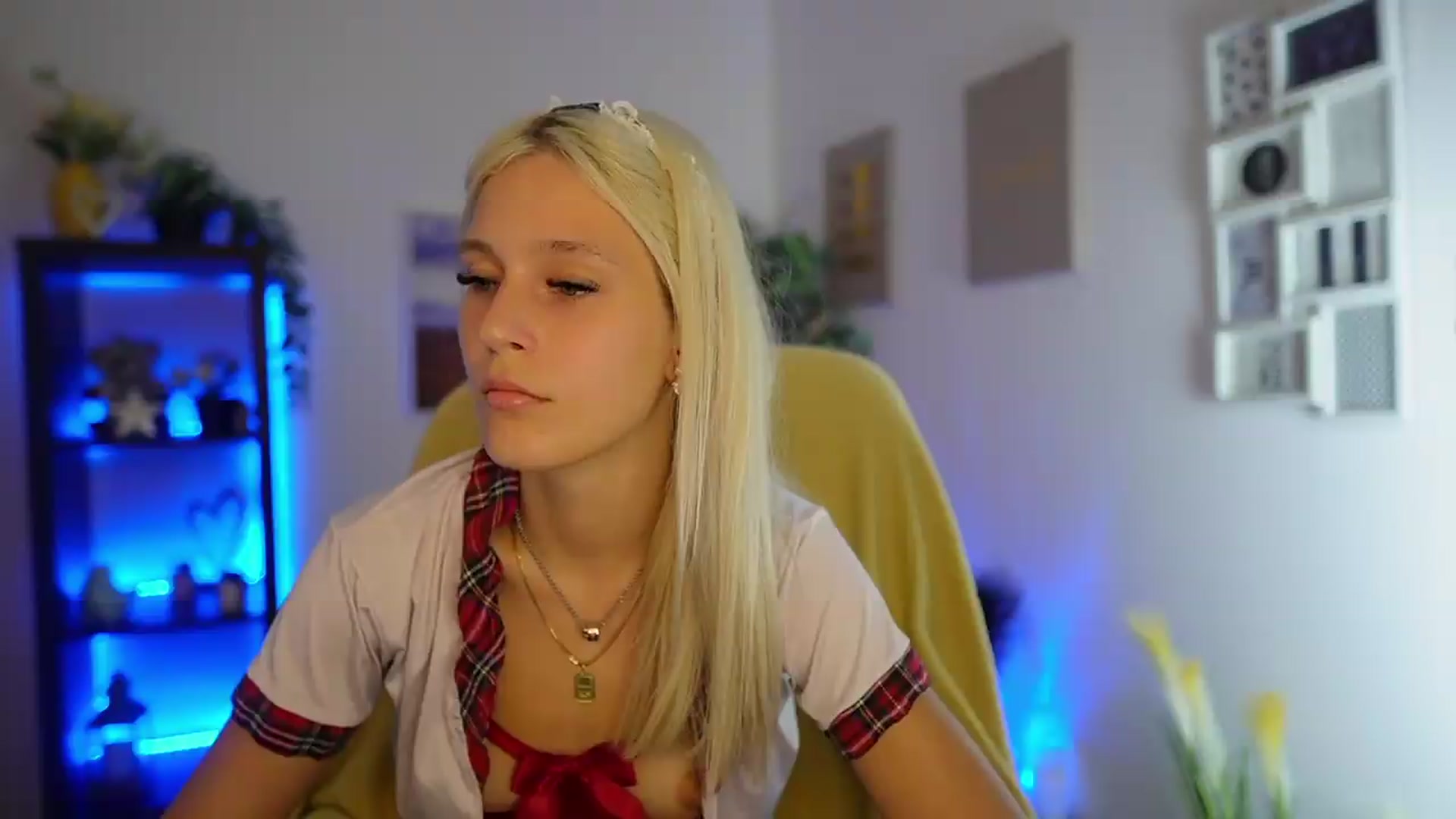 Gallery image thumbnail from Luna_Grace18's myfreecams stream on, 07/21/2026, 17:19 image 4 of 20