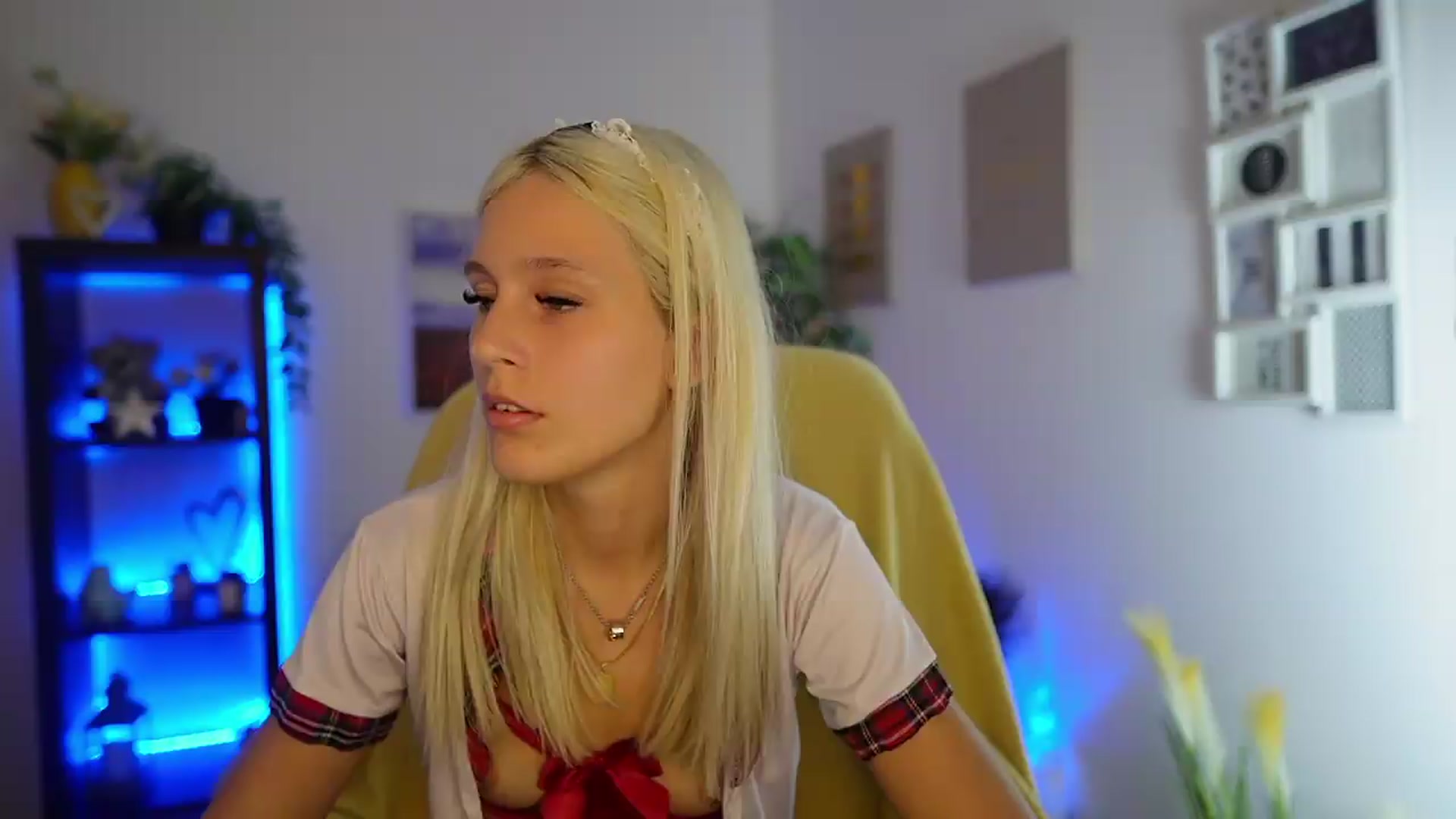 Gallery image thumbnail from Luna_Grace18's myfreecams stream on, 07/21/2026, 17:19 image 12 of 20