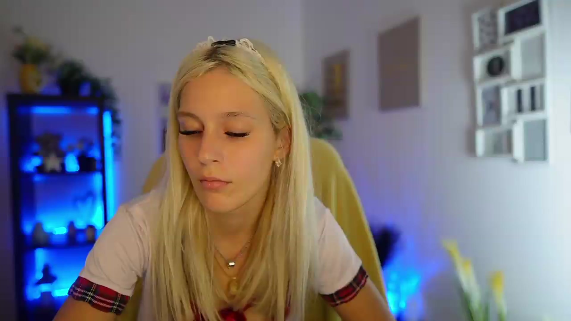 Gallery image thumbnail from Luna_Grace18's myfreecams stream on, 07/21/2026, 17:19 image 8 of 20