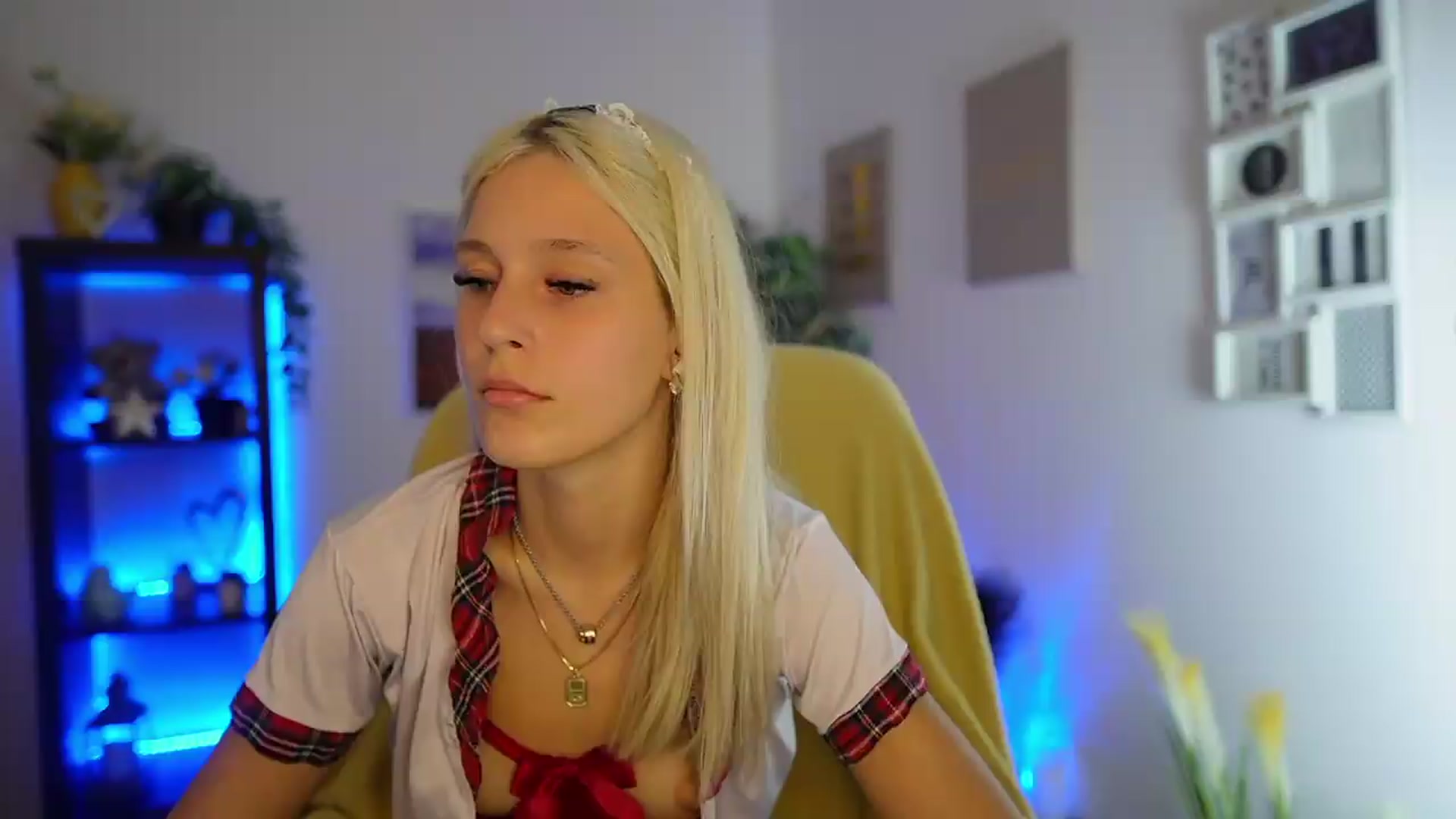 Gallery image thumbnail from Luna_Grace18's myfreecams stream on, 07/21/2026, 17:19 image 5 of 20