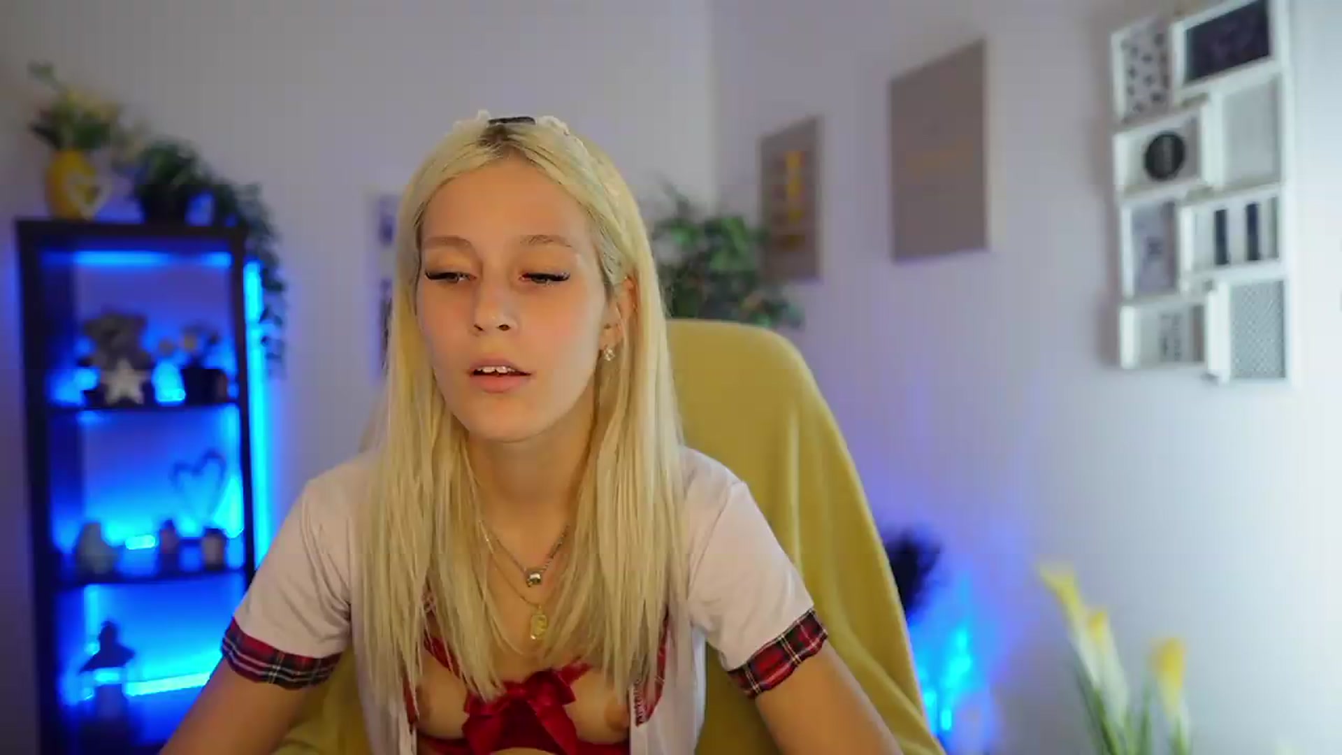 Gallery image thumbnail from Luna_Grace18's myfreecams stream on, 07/21/2026, 17:19 image 9 of 20