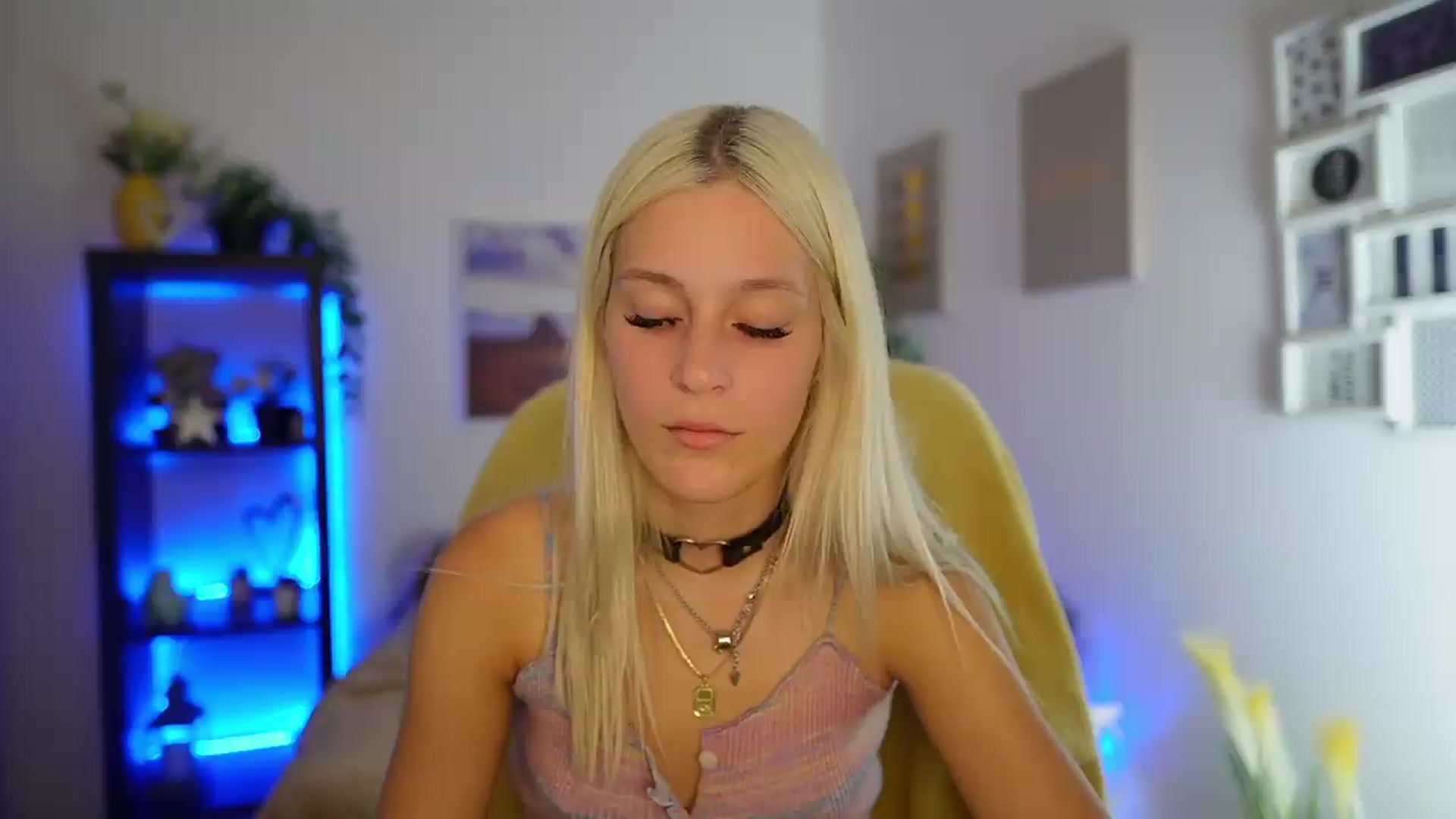 Gallery image thumbnail from Luna_Grace18's myfreecams stream on, 07/23/2026, 13:22 image 18 of 20