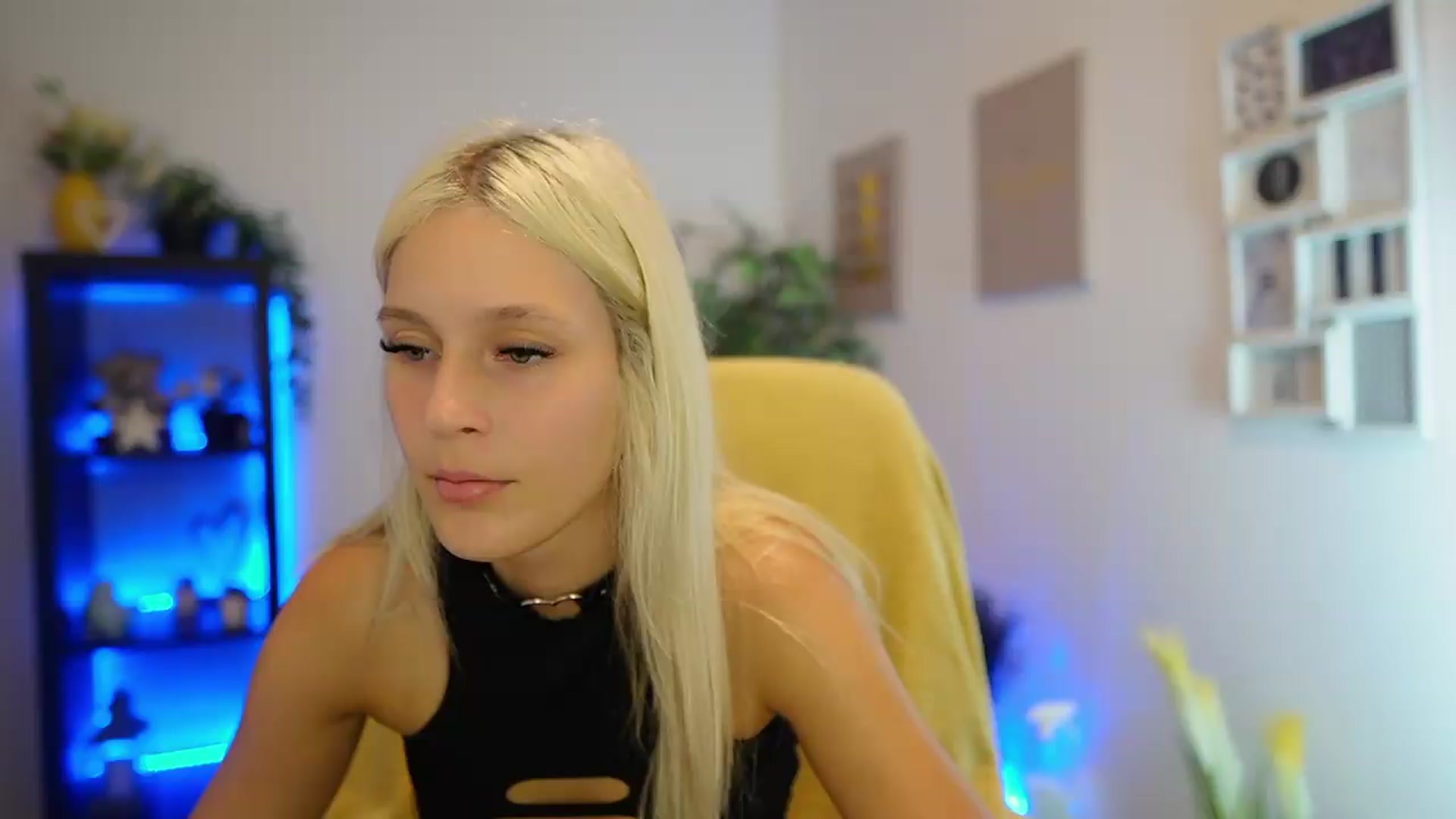 Gallery image thumbnail from Luna_Grace18's myfreecams stream on, 07/26/2026, 15:21 image 6 of 20