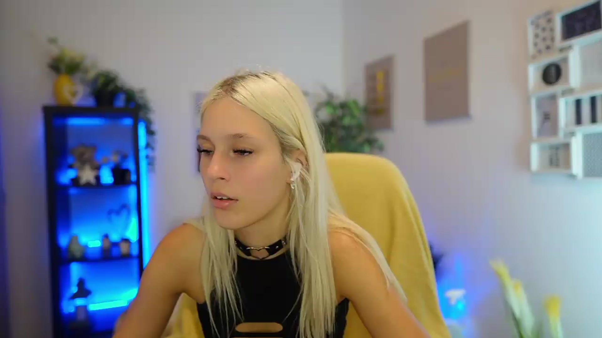 Gallery image thumbnail from Luna_Grace18's myfreecams stream on, 07/26/2026, 18:34 image 13 of 20