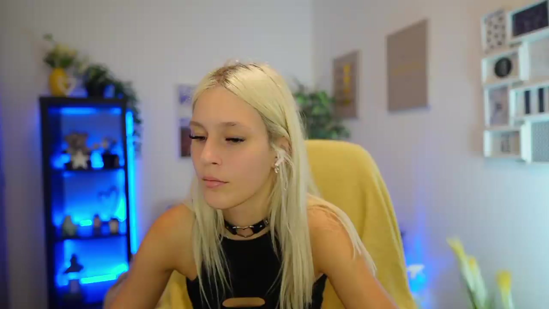 Gallery image thumbnail from Luna_Grace18's myfreecams stream on, 07/26/2026, 18:34 image 12 of 20