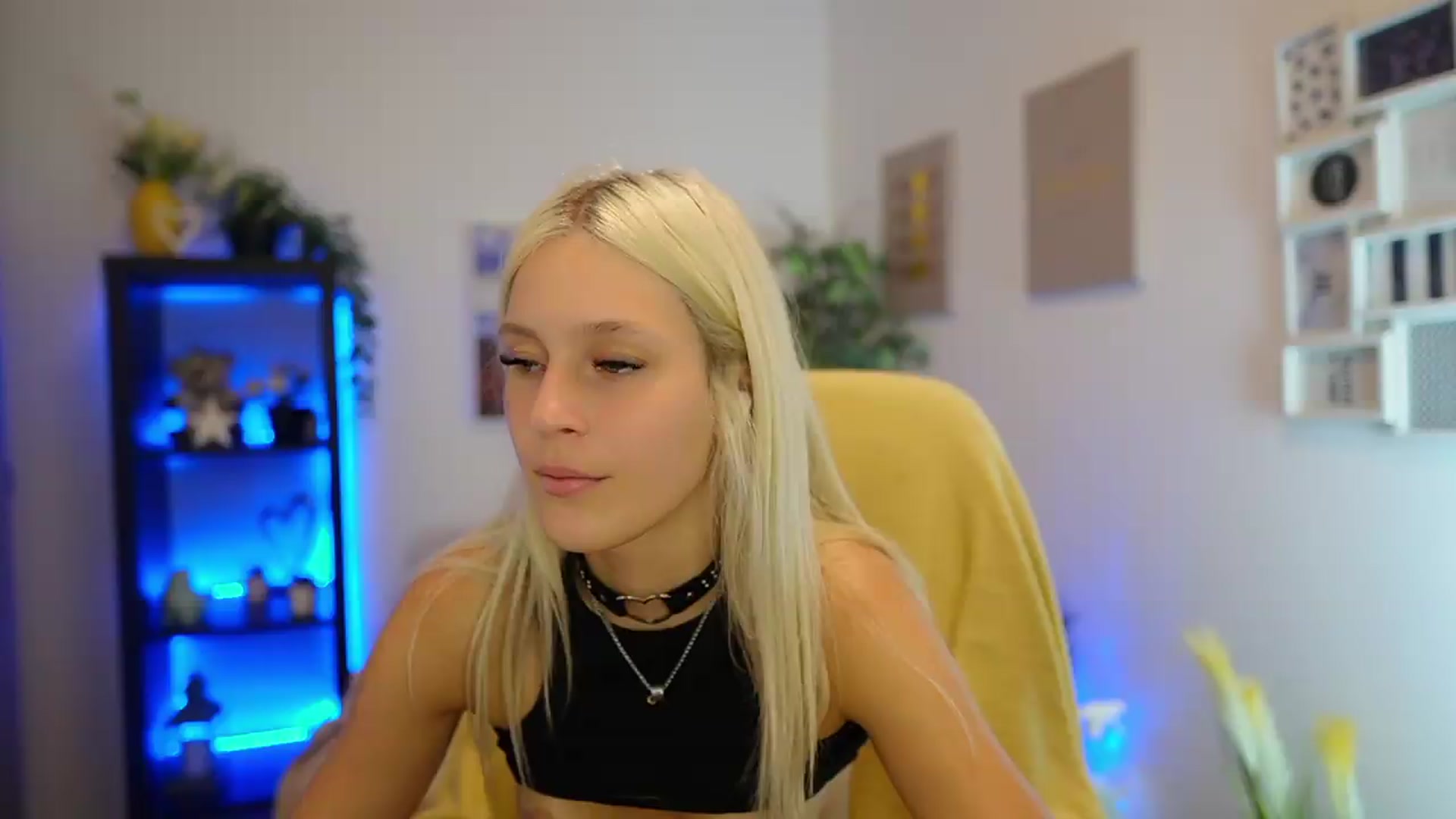 Gallery image thumbnail from Luna_Grace18's myfreecams stream on, 07/26/2026, 18:34 image 6 of 20