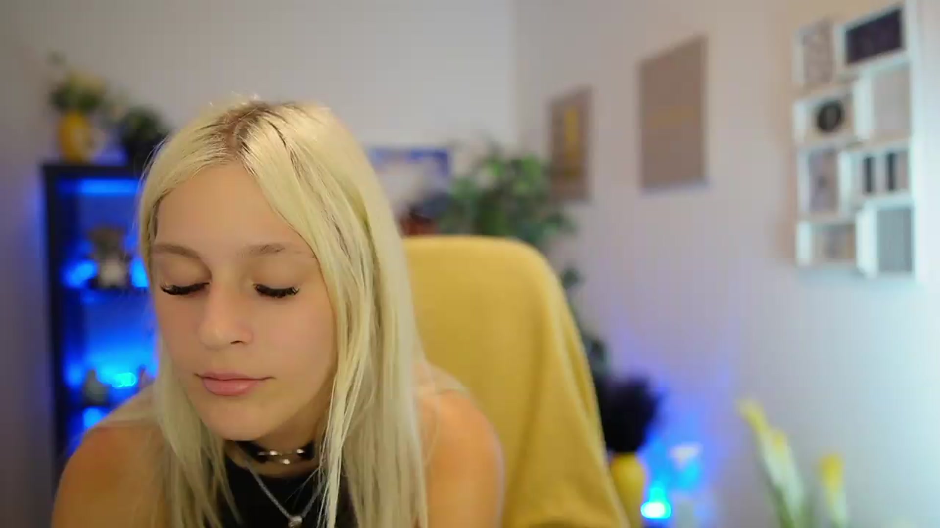 Gallery image thumbnail from Luna_Grace18's myfreecams stream on, 07/26/2026, 18:34 image 3 of 20
