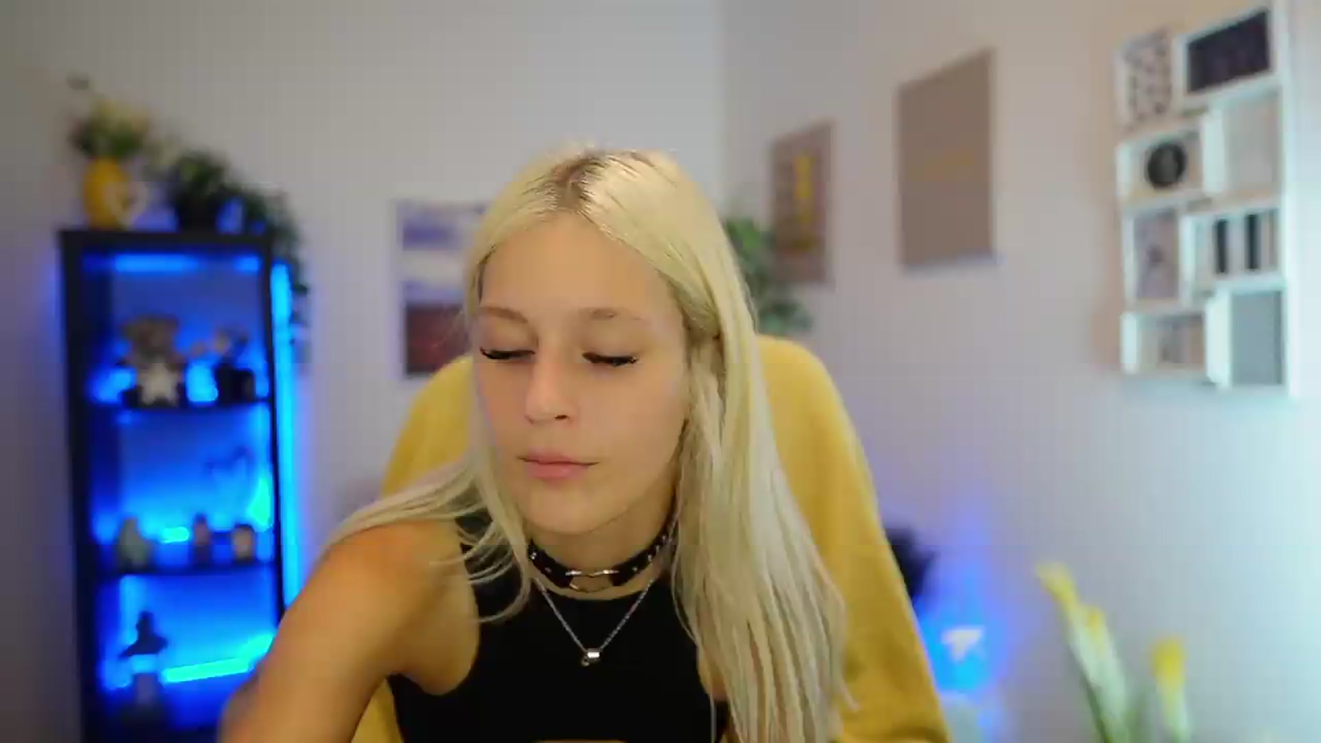 Gallery image thumbnail from Luna_Grace18's myfreecams stream on, 07/26/2026, 18:34 image 1 of 20