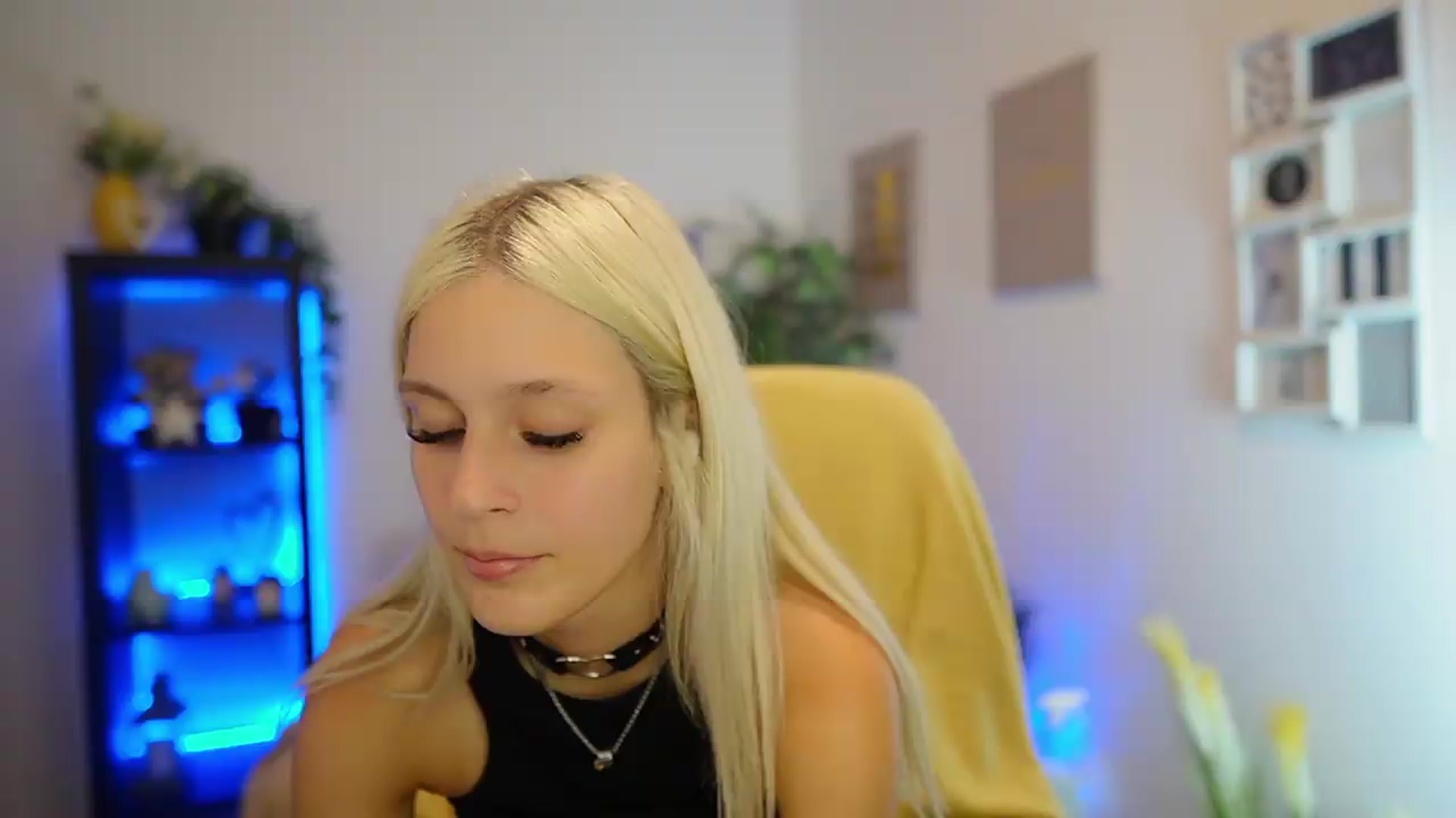 Gallery image thumbnail from Luna_Grace18's myfreecams stream on, 07/26/2026, 18:34 image 5 of 20