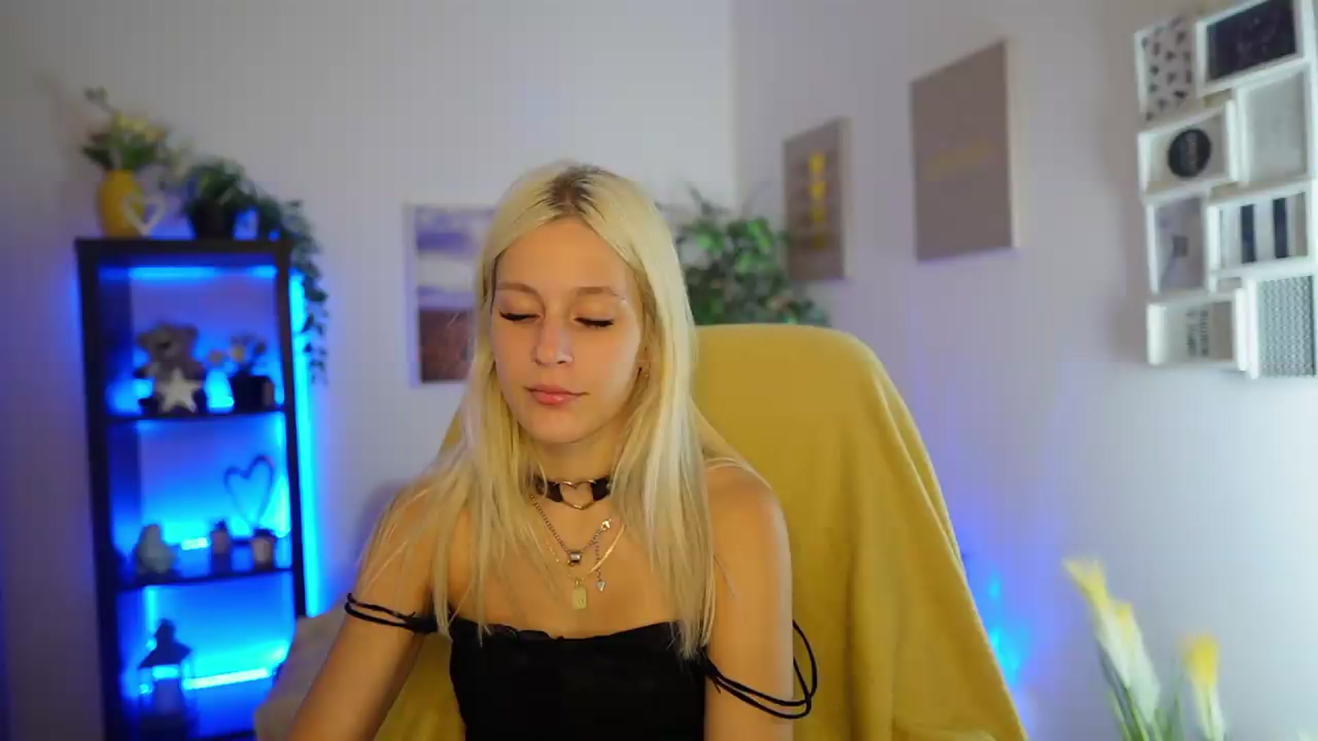 Gallery image thumbnail from Luna_Grace18's myfreecams stream on, 07/27/2026, 12:36 image 10 of 20