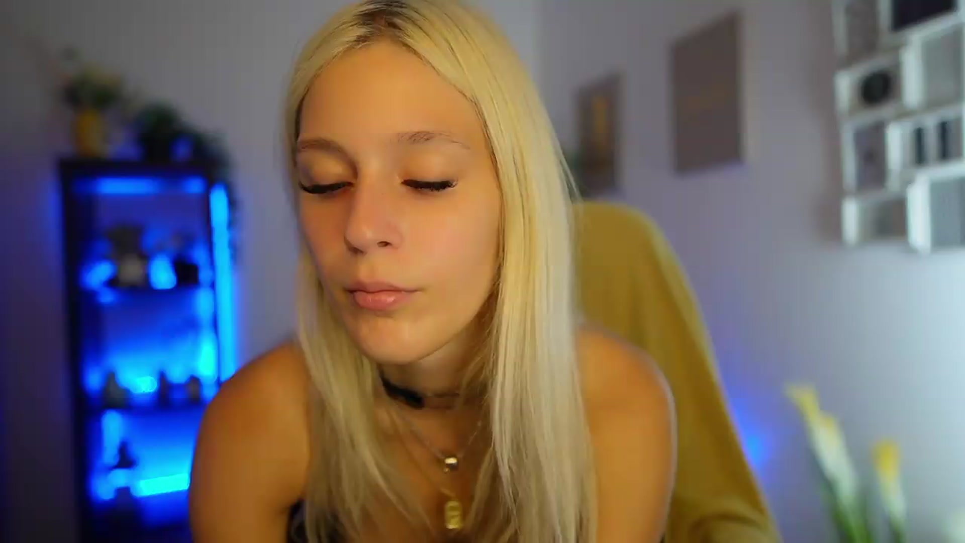 Gallery image thumbnail from Luna_Grace18's myfreecams stream on, 07/27/2026, 12:36 image 8 of 20
