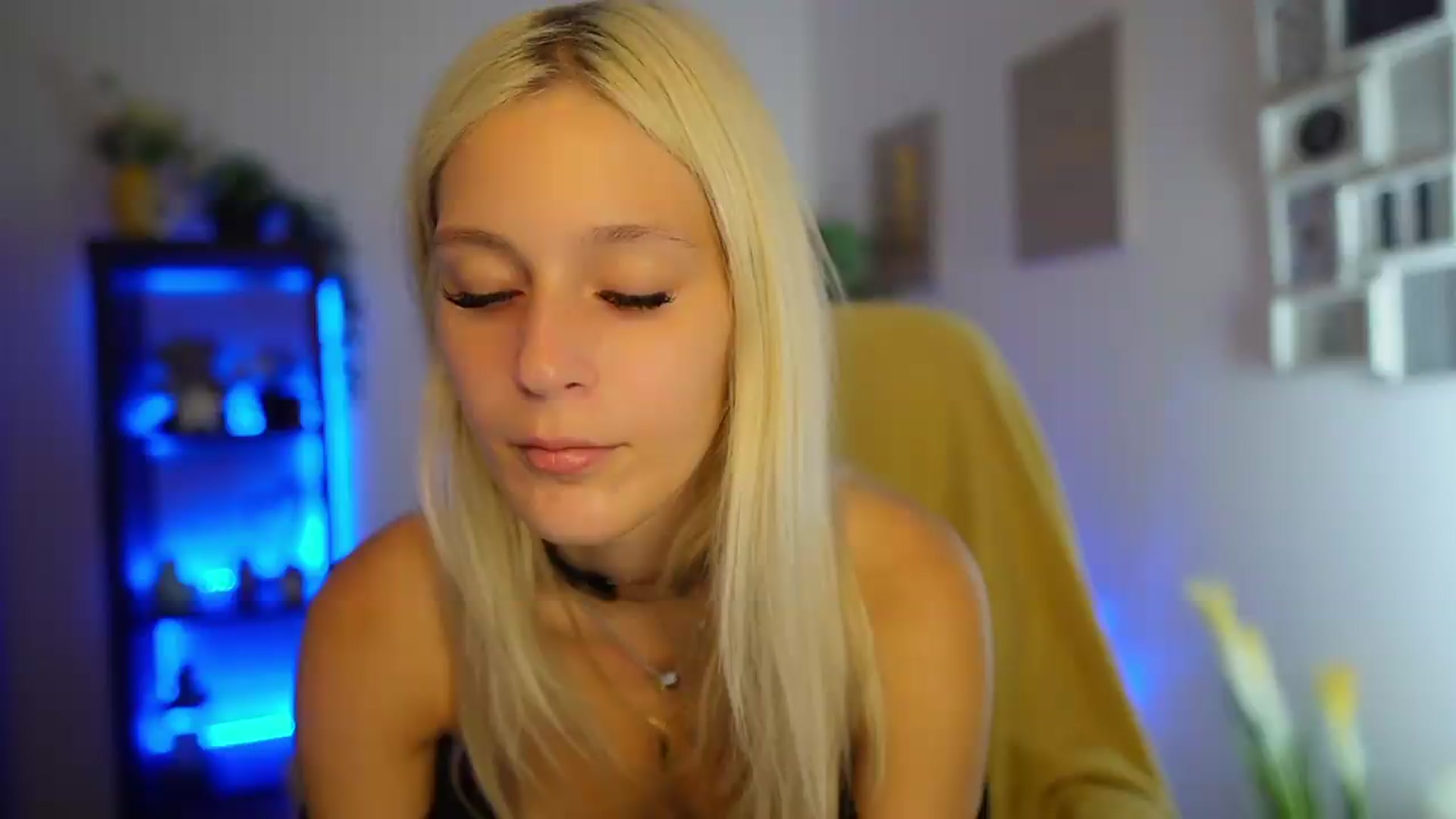 Gallery image thumbnail from Luna_Grace18's myfreecams stream on, 07/27/2026, 12:36 image 7 of 20