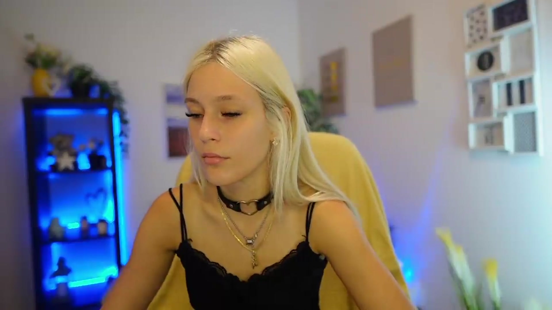 Gallery image thumbnail from Luna_Grace18's myfreecams stream on, 07/27/2026, 13:12 image 14 of 20