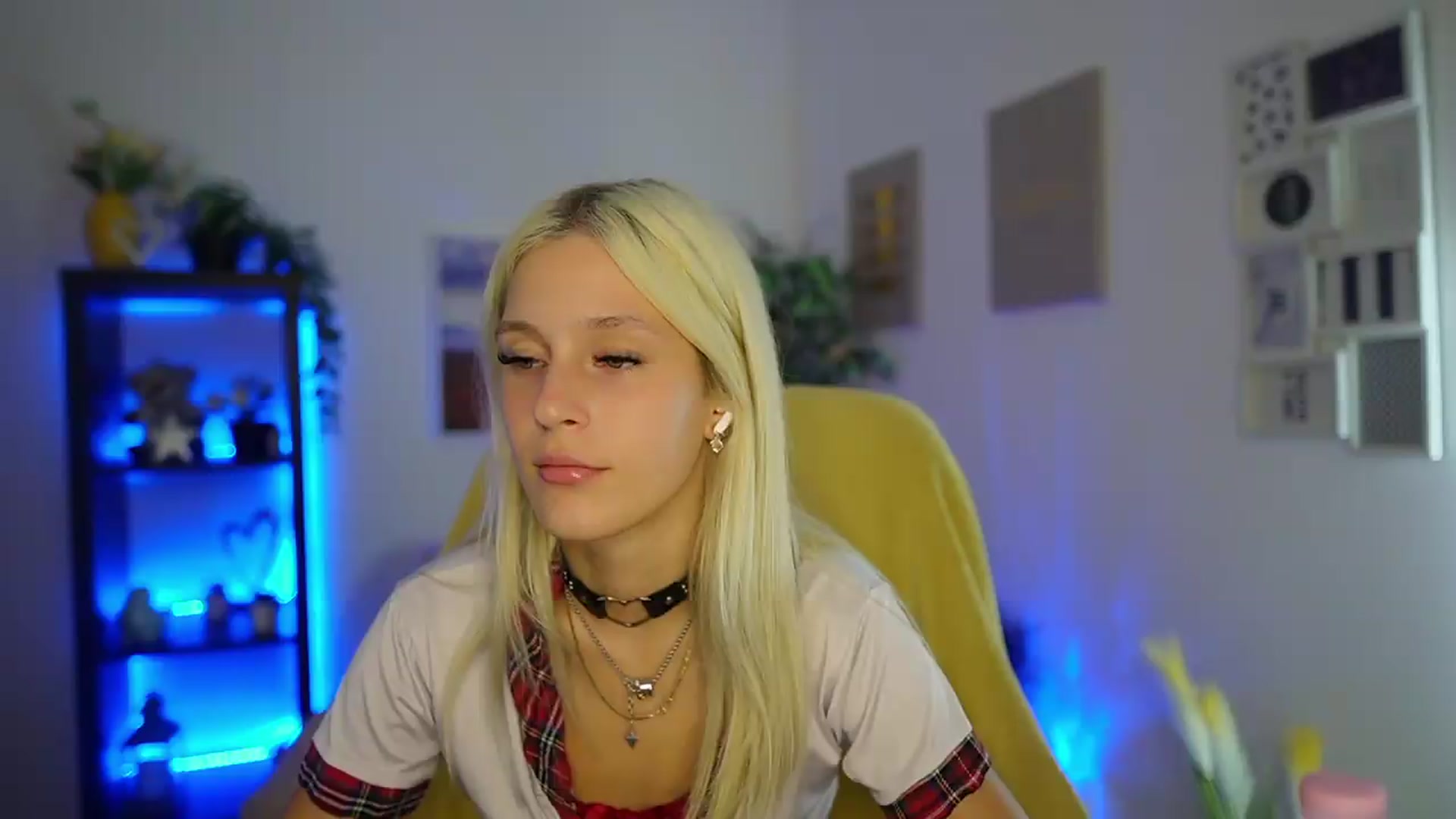 Gallery image thumbnail from Luna_Grace18's myfreecams stream on, 08/02/2026, 18:24 image 17 of 20