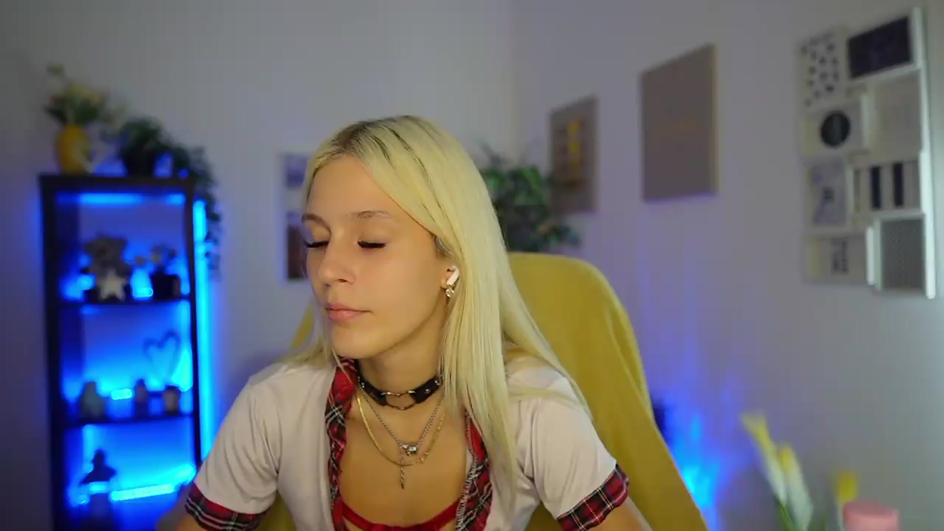 Gallery image thumbnail from Luna_Grace18's myfreecams stream on, 08/02/2026, 18:24 image 13 of 20