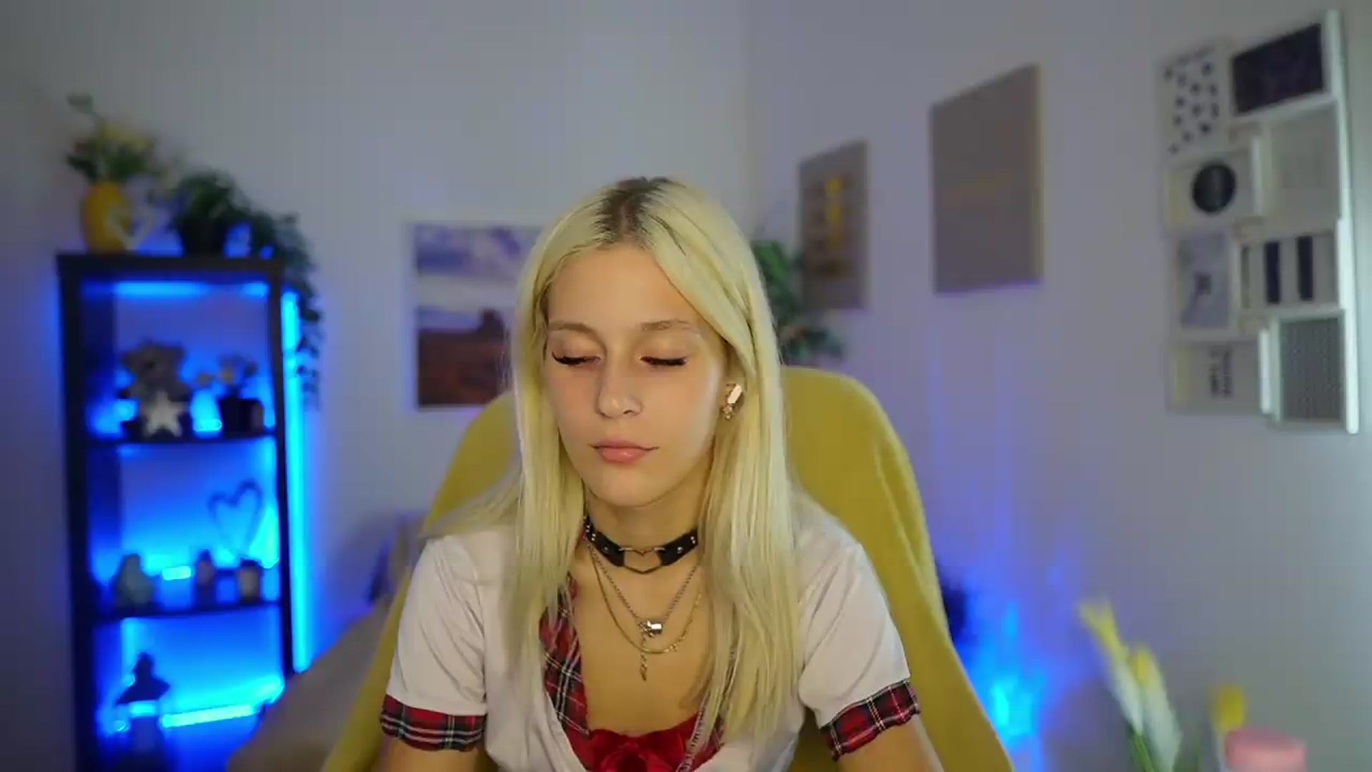 Gallery image thumbnail from Luna_Grace18's myfreecams stream on, 08/02/2026, 18:24 image 18 of 20