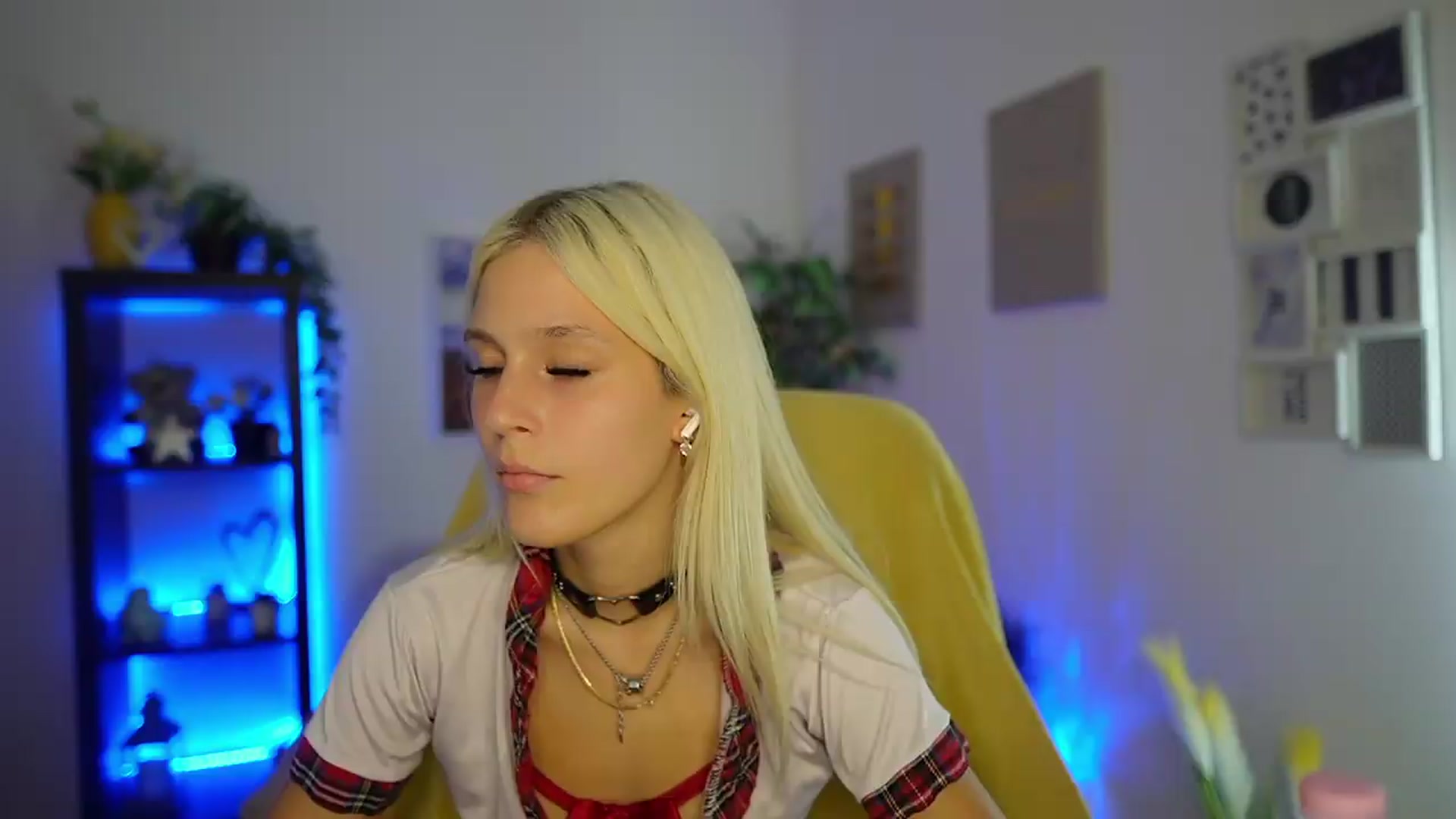 Gallery image thumbnail from Luna_Grace18's myfreecams stream on, 08/02/2026, 18:24 image 14 of 20