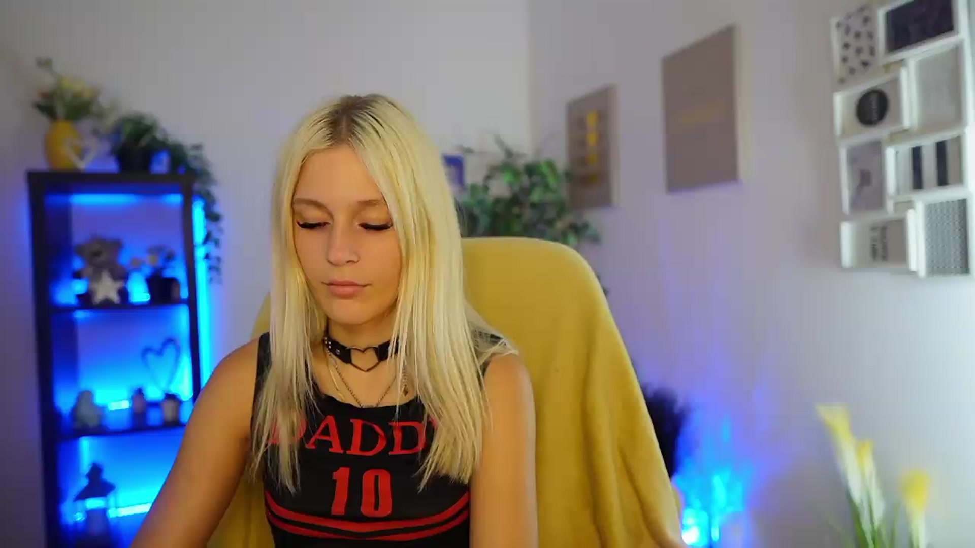 Gallery image thumbnail from Luna_Grace18's myfreecams stream on, 08/04/2026, 13:17 image 1 of 20
