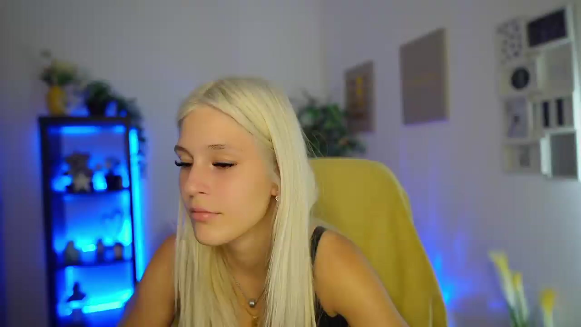 Gallery image thumbnail from Luna_Grace18's myfreecams stream on, 08/09/2026, 18:45 image 6 of 20