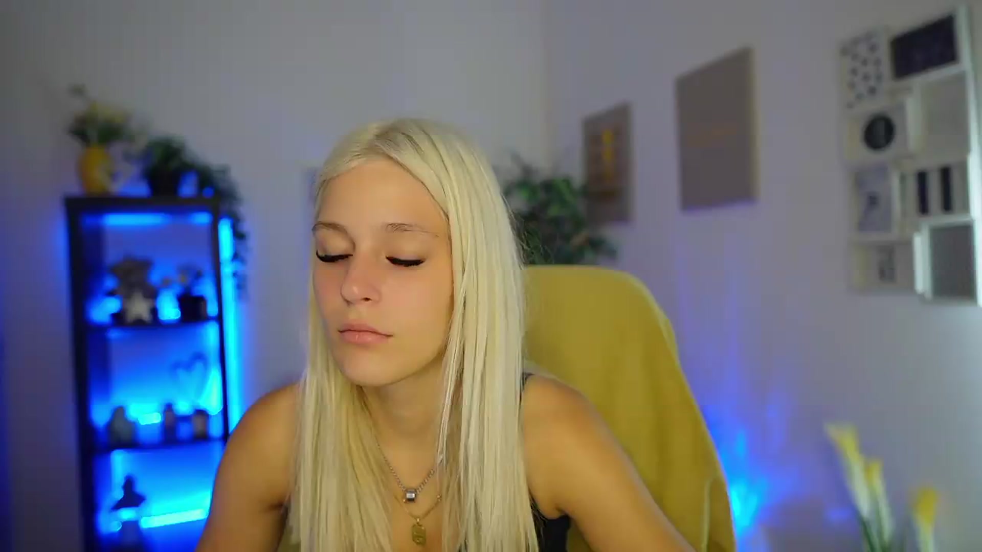Gallery image thumbnail from Luna_Grace18's myfreecams stream on, 08/09/2026, 18:45 image 1 of 20