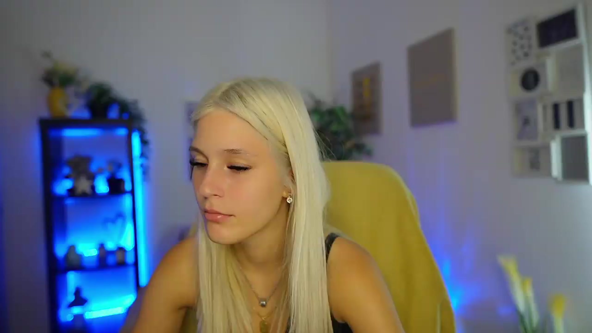 Gallery image thumbnail from Luna_Grace18's myfreecams stream on, 08/09/2026, 18:45 image 7 of 20
