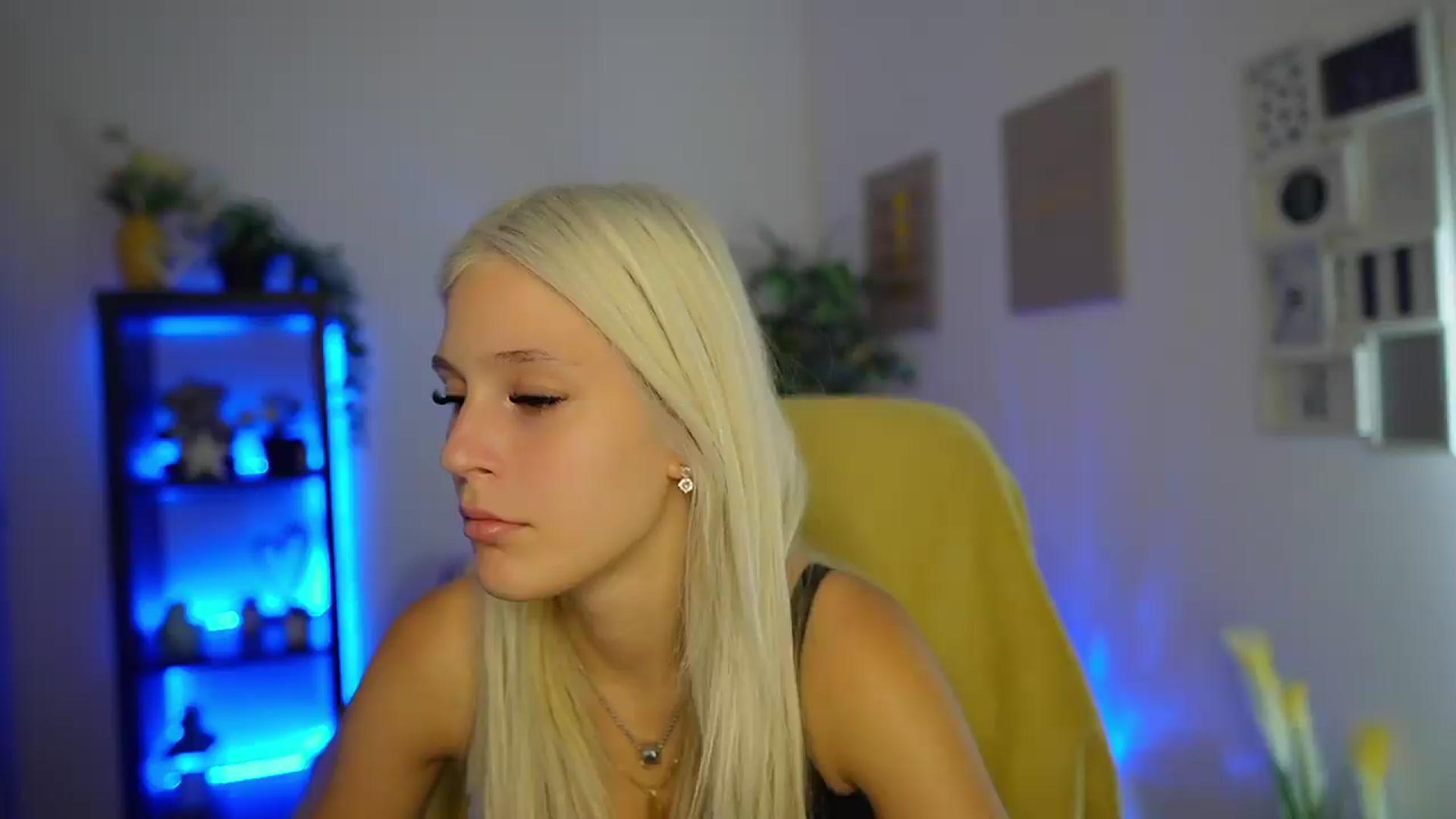 Gallery image thumbnail from Luna_Grace18's myfreecams stream on, 08/09/2026, 18:45 image 9 of 20