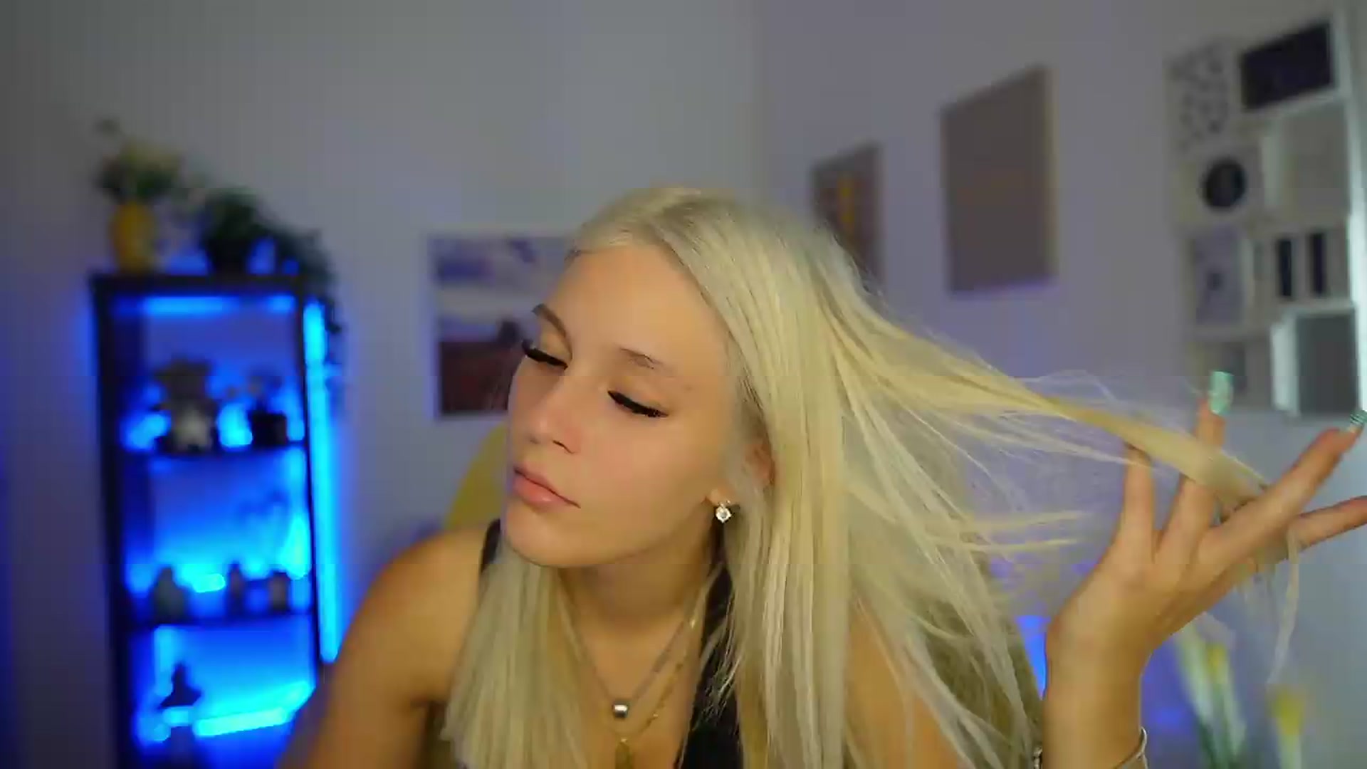 Gallery image thumbnail from Luna_Grace18's myfreecams stream on, 08/09/2026, 18:45 image 10 of 20