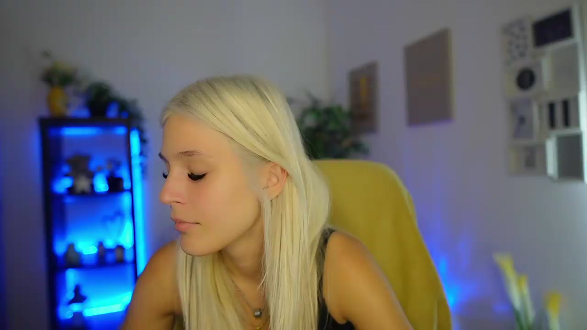 Gallery image thumbnail from Luna_Grace18's myfreecams stream on, 08/09/2026, 18:45 image 12 of 20