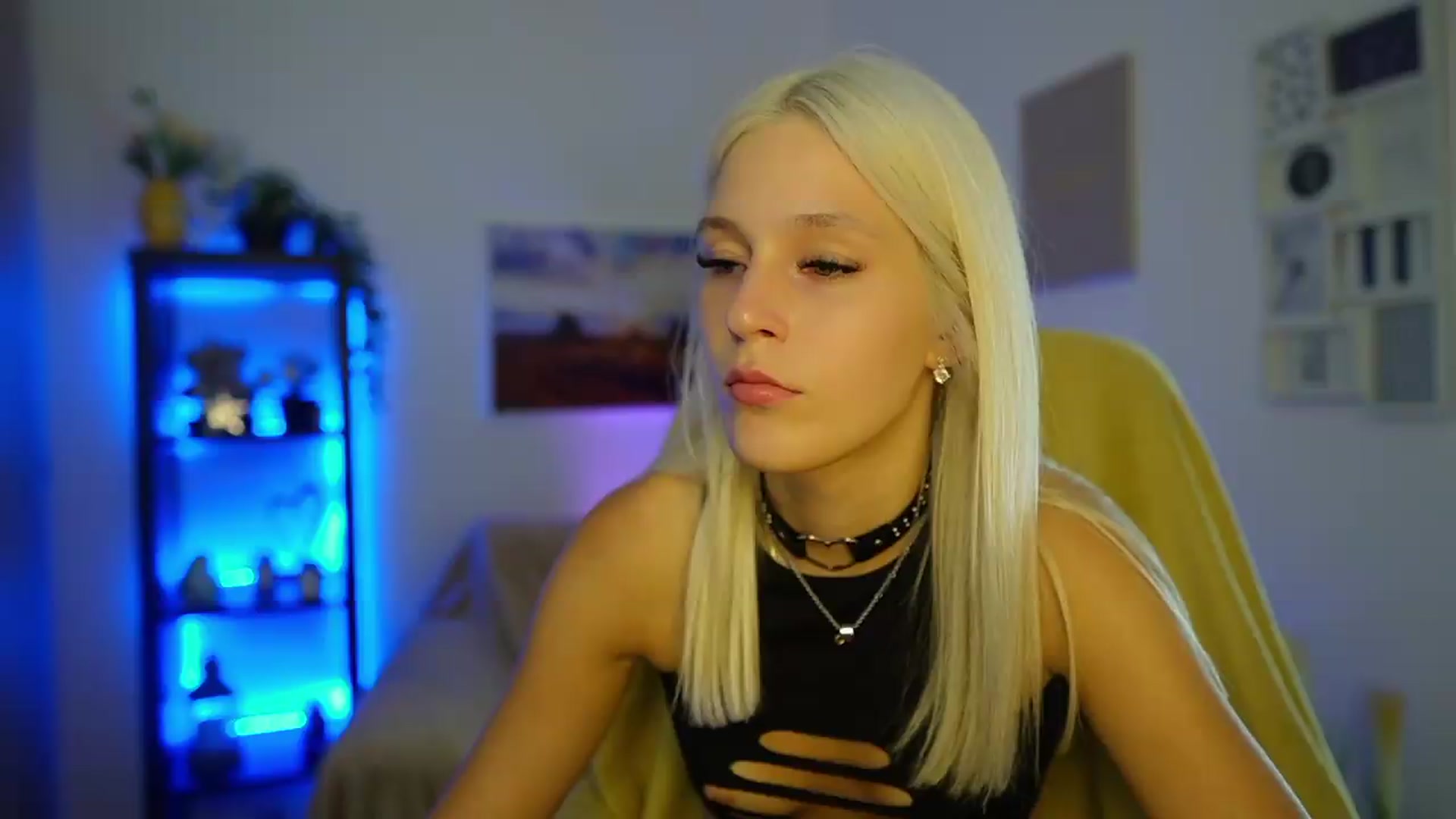 Gallery image thumbnail from Luna_Grace18's myfreecams stream on, 08/13/2026, 15:02 image 3 of 20