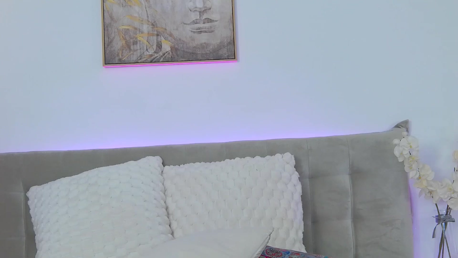 Gallery image thumbnail from Luna_Mia's myfreecams stream on, 04/18/2026, 13:10 image 15 of 20