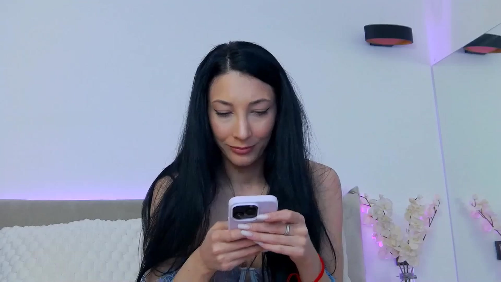 Gallery image thumbnail from Luna_Mia's myfreecams stream on, 05/05/2026, 14:10 image 18 of 20